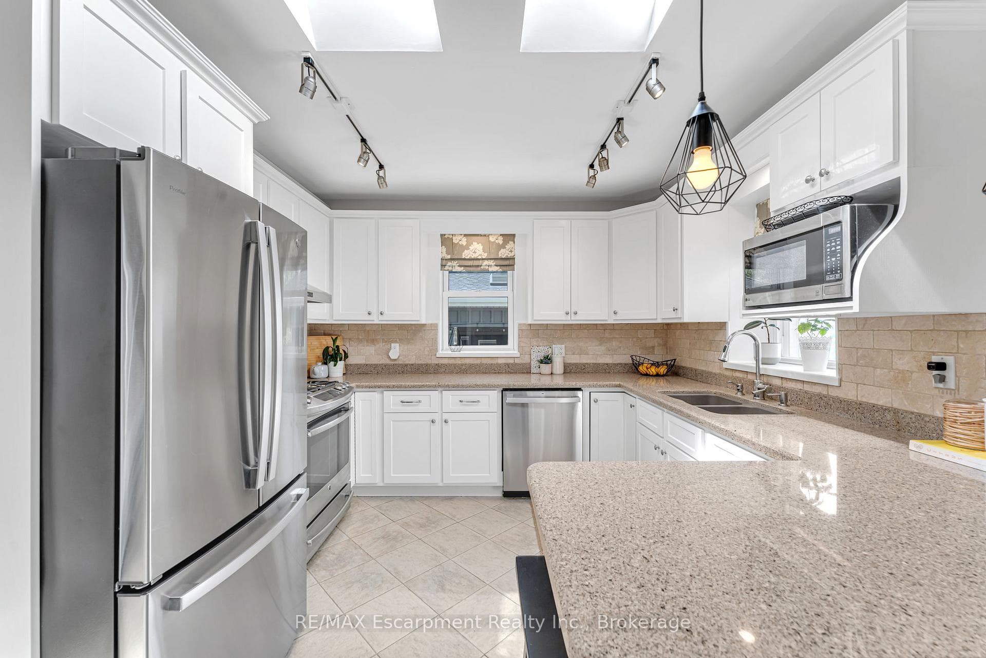 546 HURD Avenue - Detached photo 12 of 46 in Burlington, Ontario