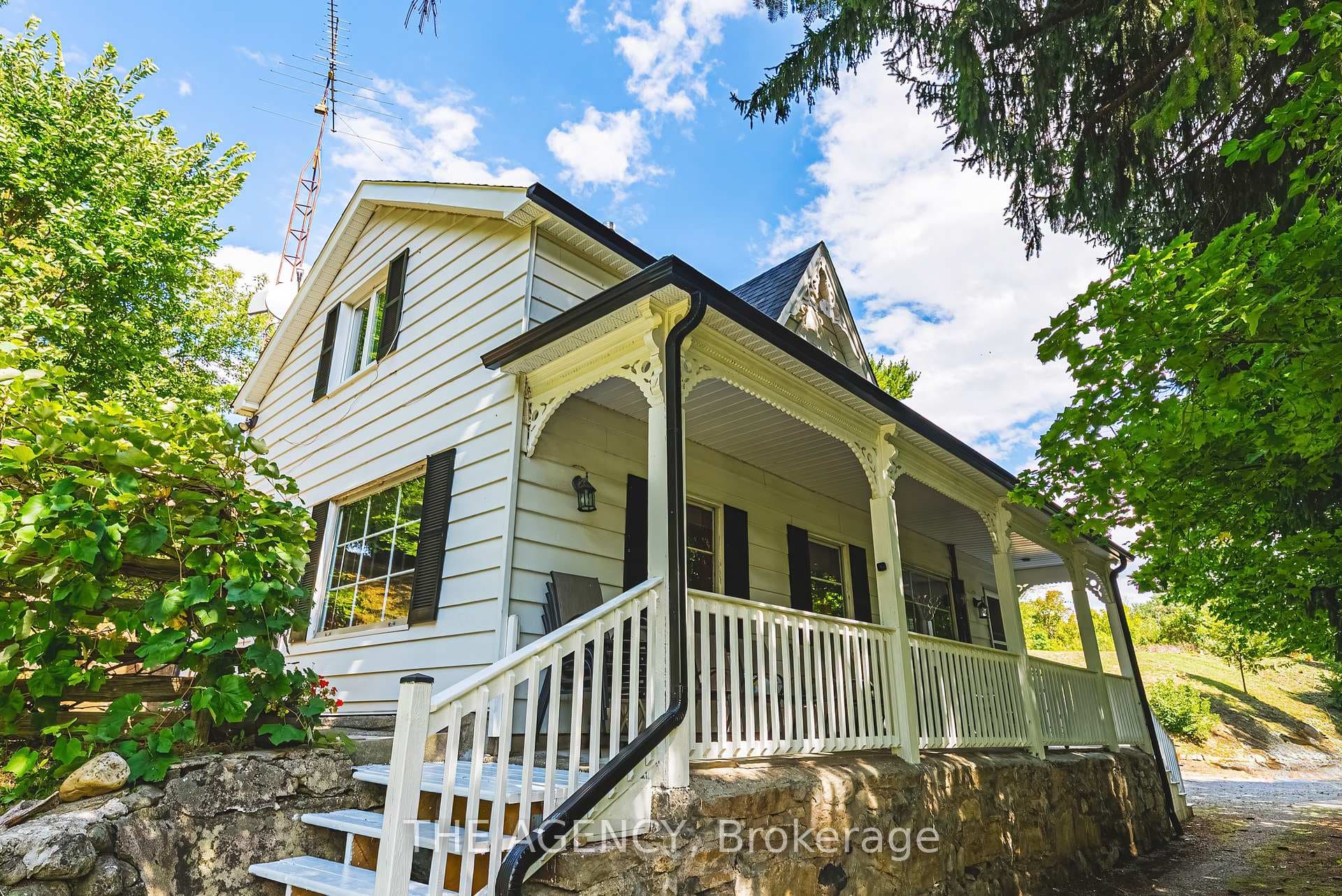 327 Campbell Avenue - home for sale in Milton, Ontario