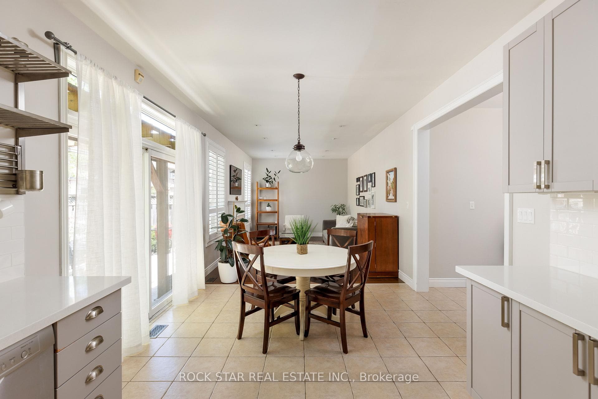 2277 Blue Oak Circle - Detached photo 19 of 46 in Oakville, Ontario