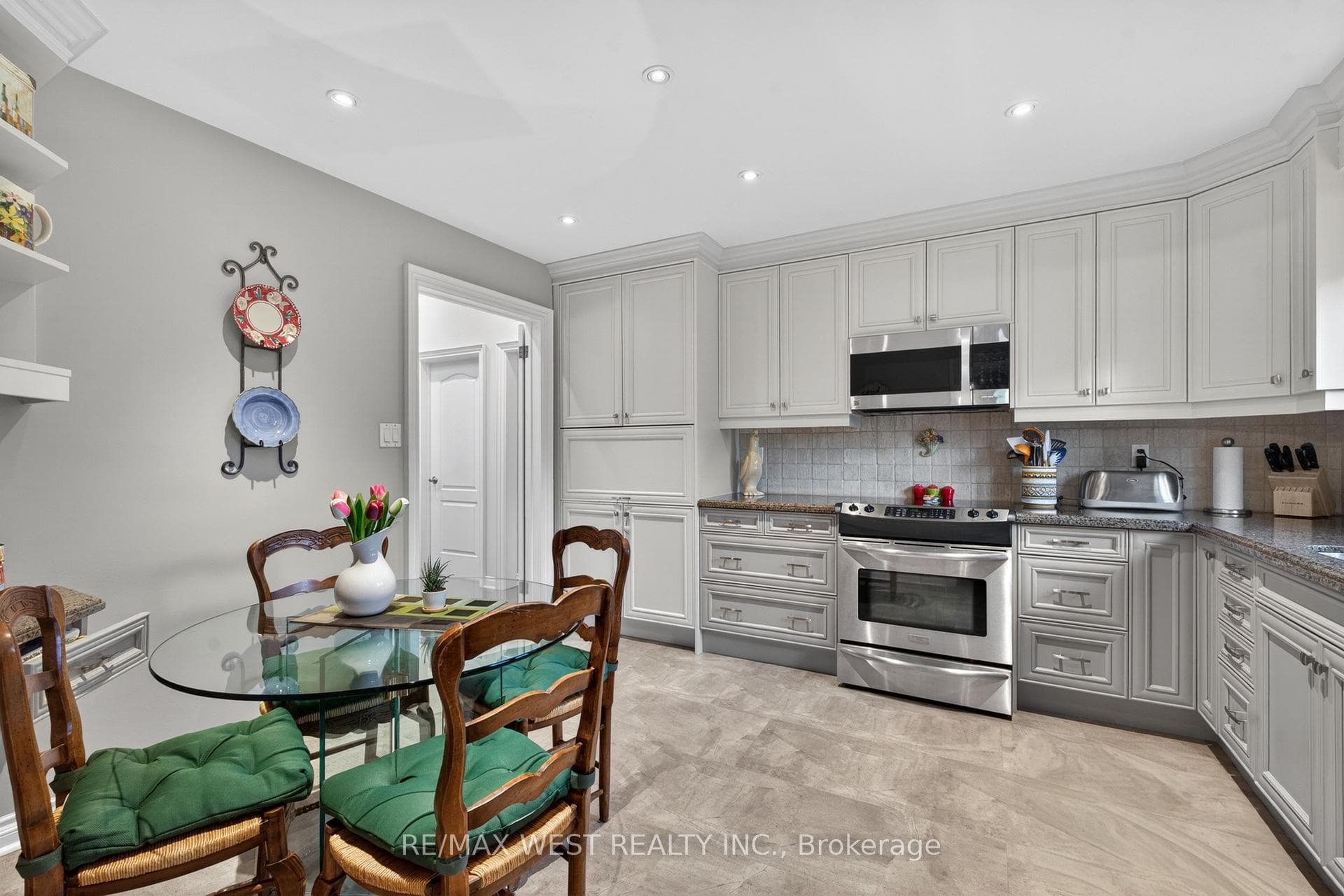 16 Caravan Drive - Detached photo 17 of 49 in Don Mills / Parkwoods / Victoria Village, Ontario