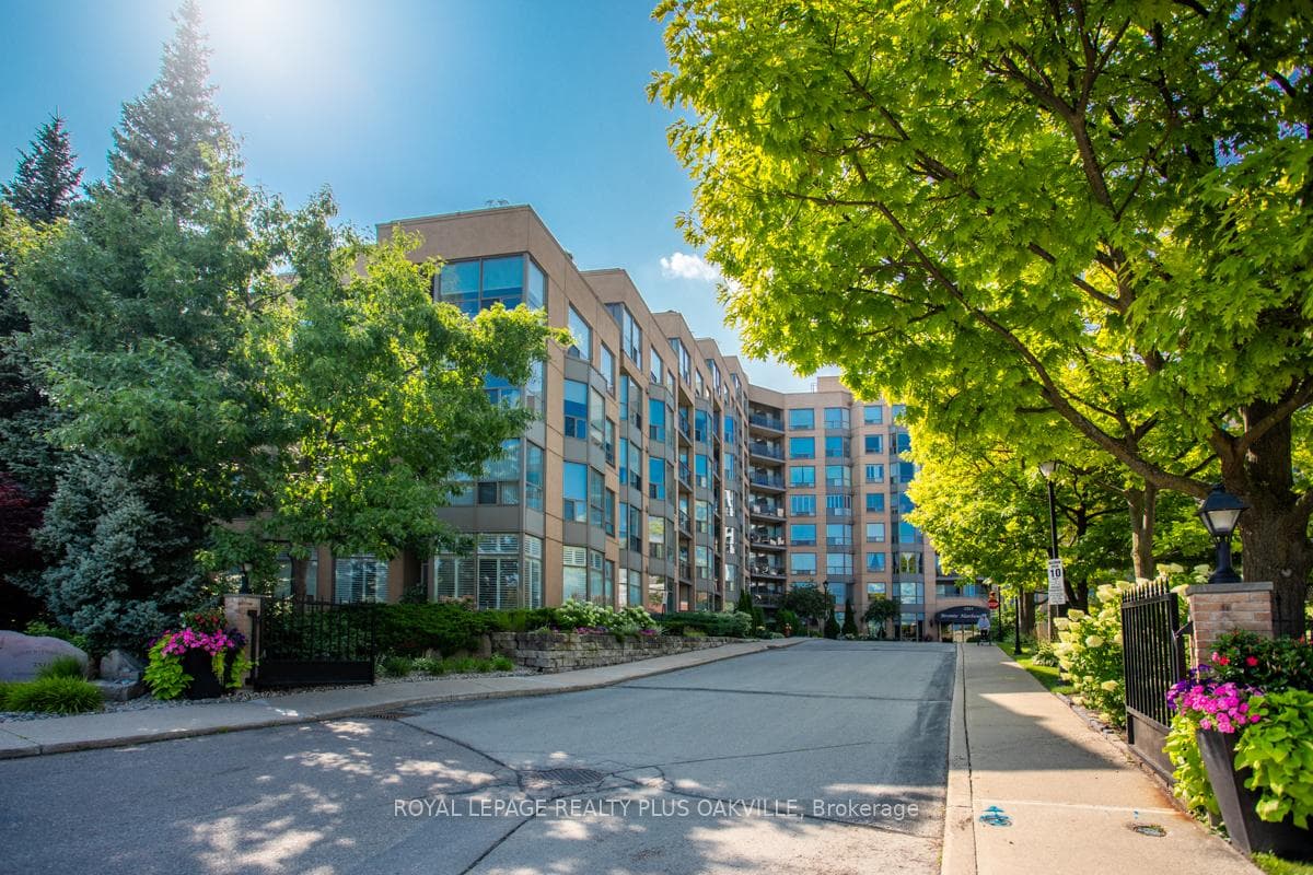2511 Lakeshore Road Unit 311 - home for sale in Oakville, Ontario