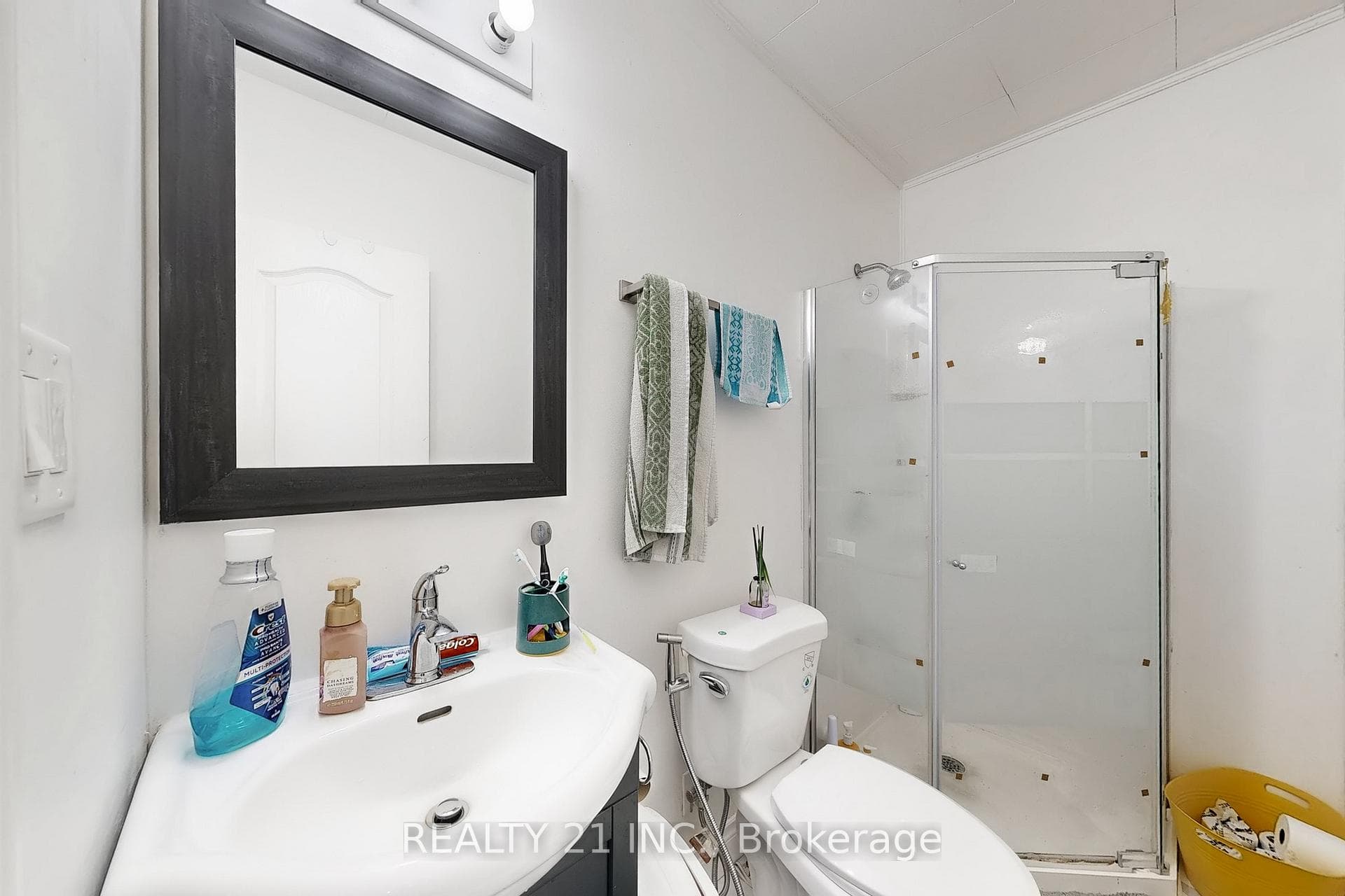125 S Woodrow Boulevard - Detached photo 11 of 35 in Birch Cliff / Cliffside, Ontario