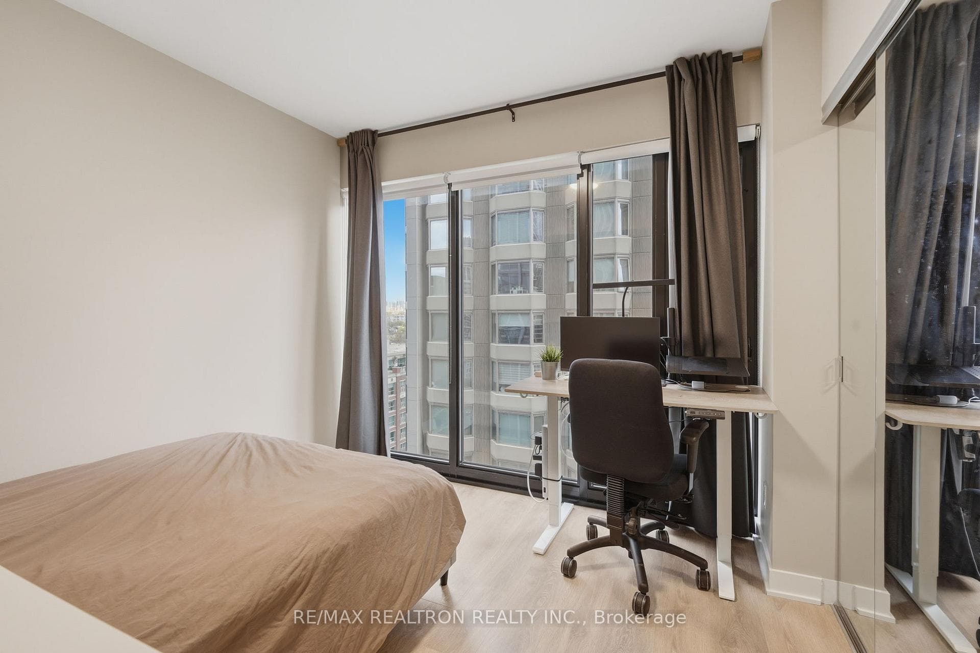 188 Cumberland Street Unit 1501 - Condo photo 14 of 17 in Annex / Yorkville / Summerhill, Ontario