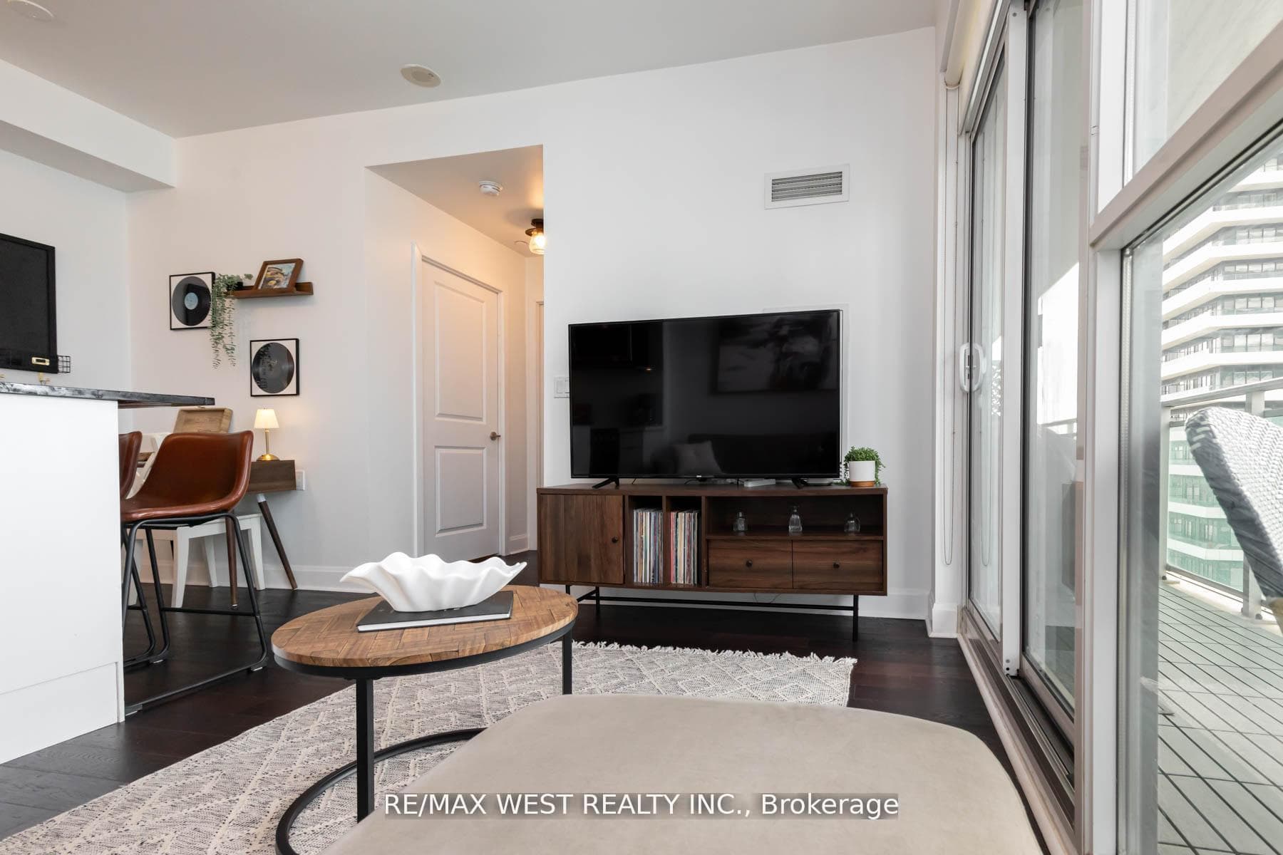 33 Shore Breeze Drive Unit 802 - Condo photo 9 of 38 in Liberty Village / Parkdale / South Parkdale, Ontario
