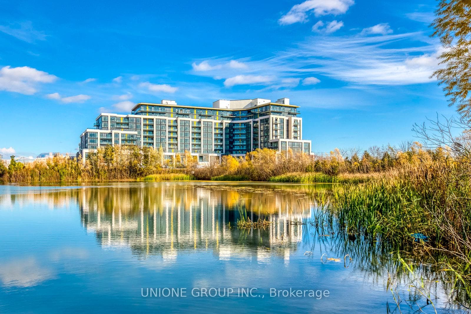 405 Dundas Street Unit 320 - Condo for sale in Eastlake, Ontario