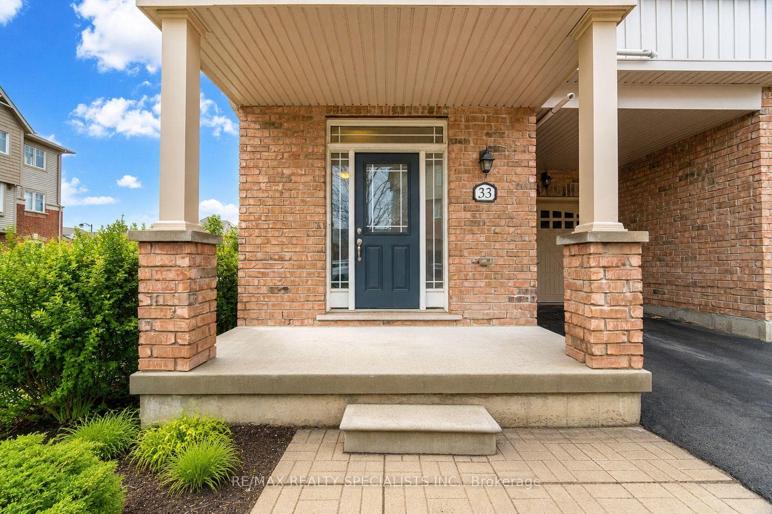 33 Birchfield Crescent - Townhouse photo 2 of 16 in Caledon, Ontario