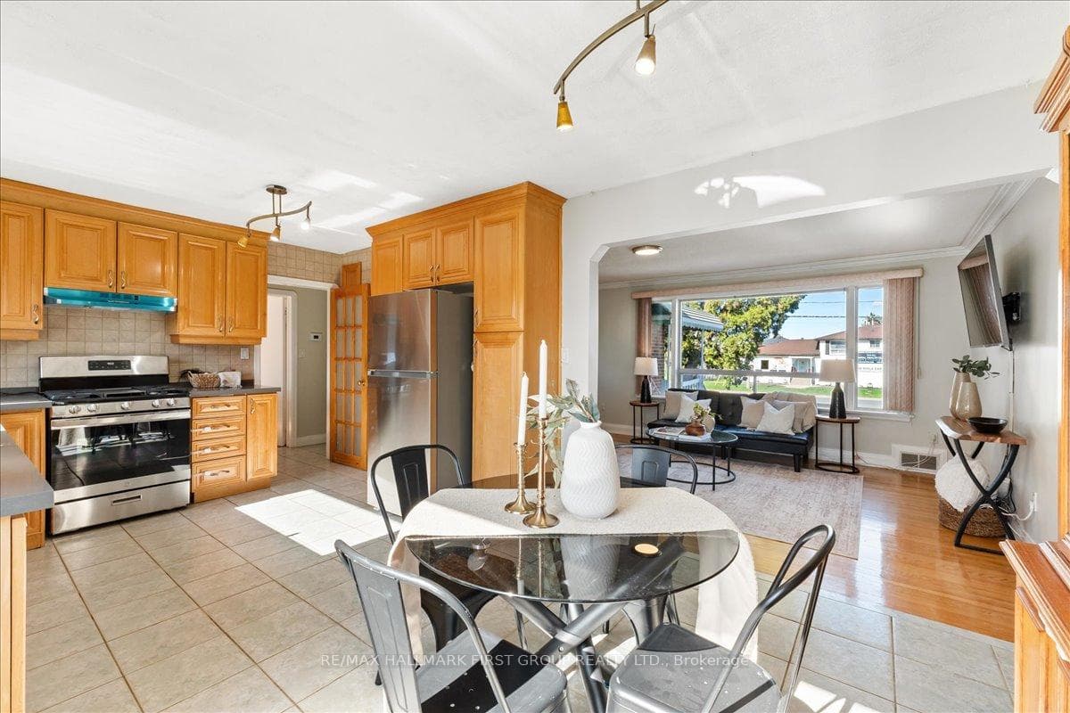 2690 Islington Avenue - Detached photo 17 of 45 in Etobicoke (West Mall / Rexdale), Ontario
