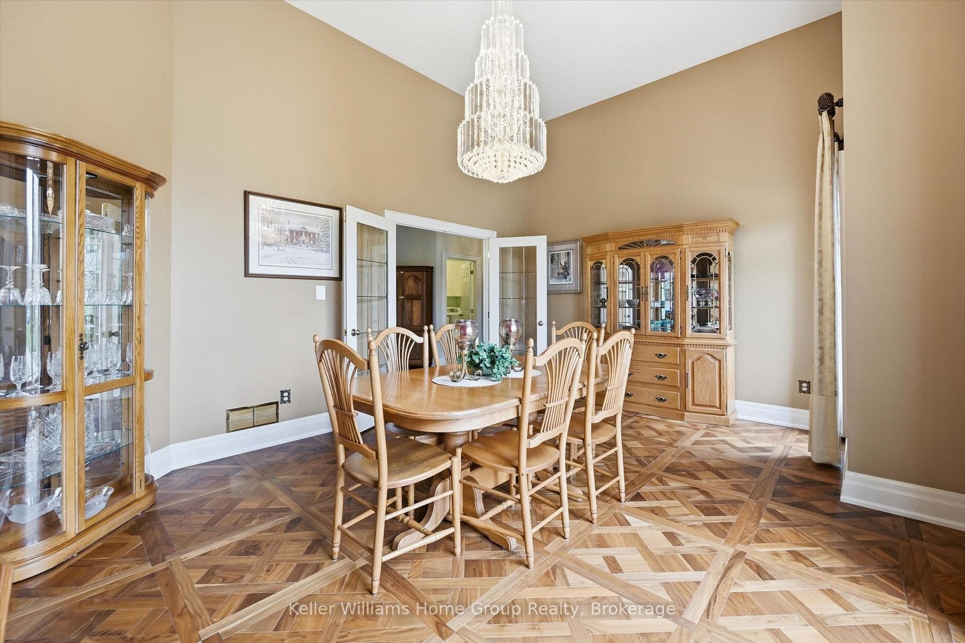 6423 Chelsea Road - Detached photo 17 of 49 in Burlington, Ontario