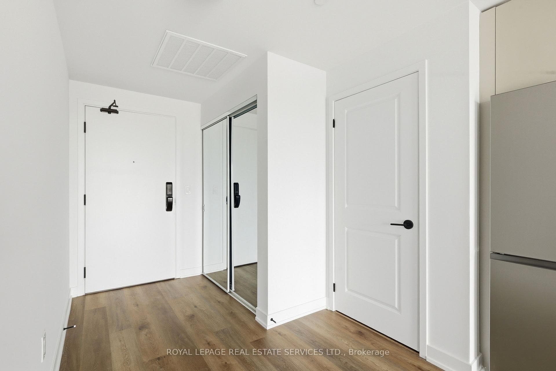 2075 Lakeshore Road Unit 711 - Condo photo 16 of 36 in Burlington, Ontario
