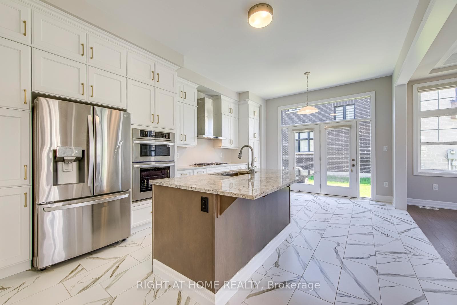 1387 Aymond Crescent - Detached photo 10 of 27 in Oakville, Ontario