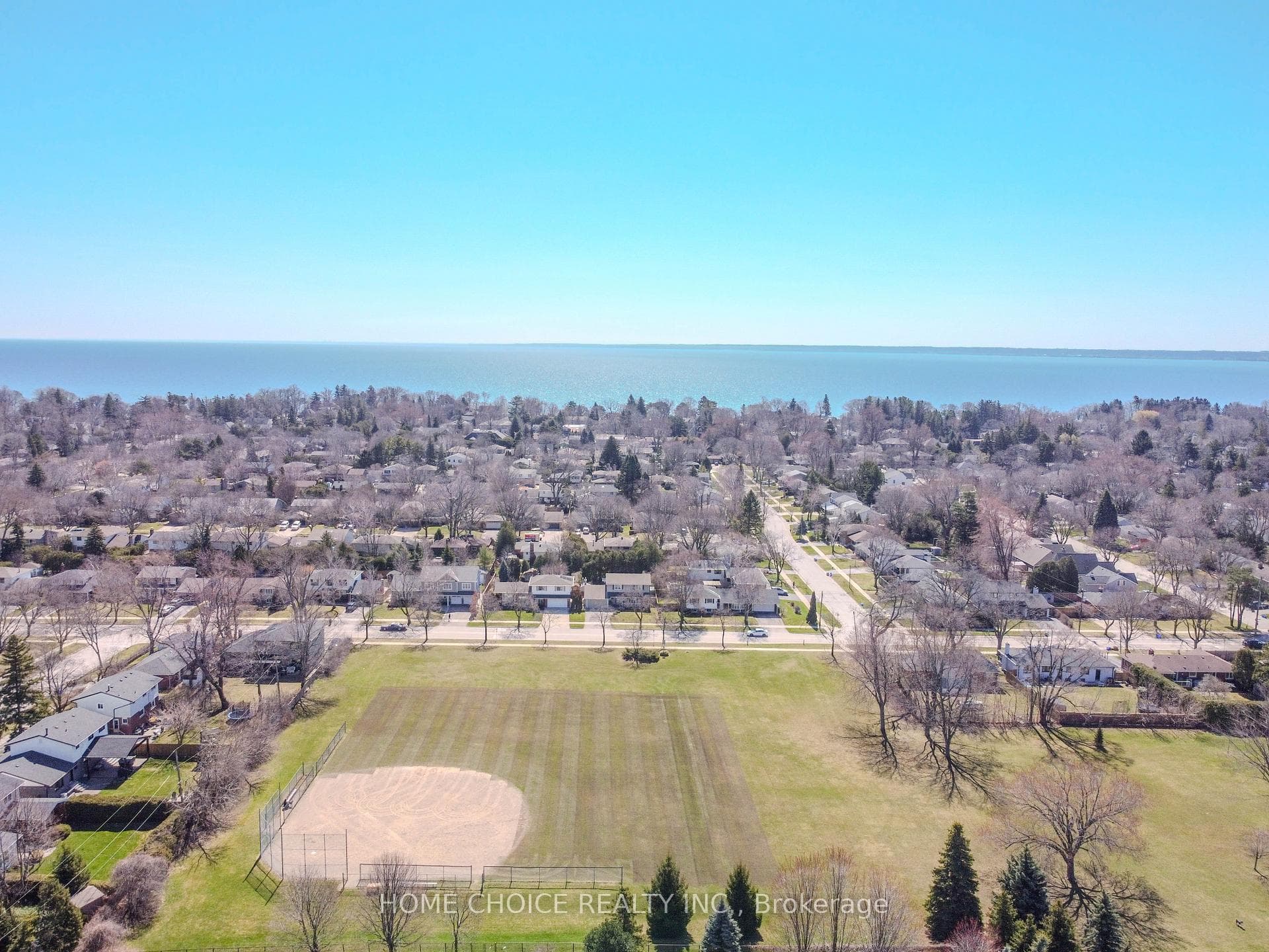 310 Tuck Drive - Detached photo 3 of 35 in Burlington, Ontario