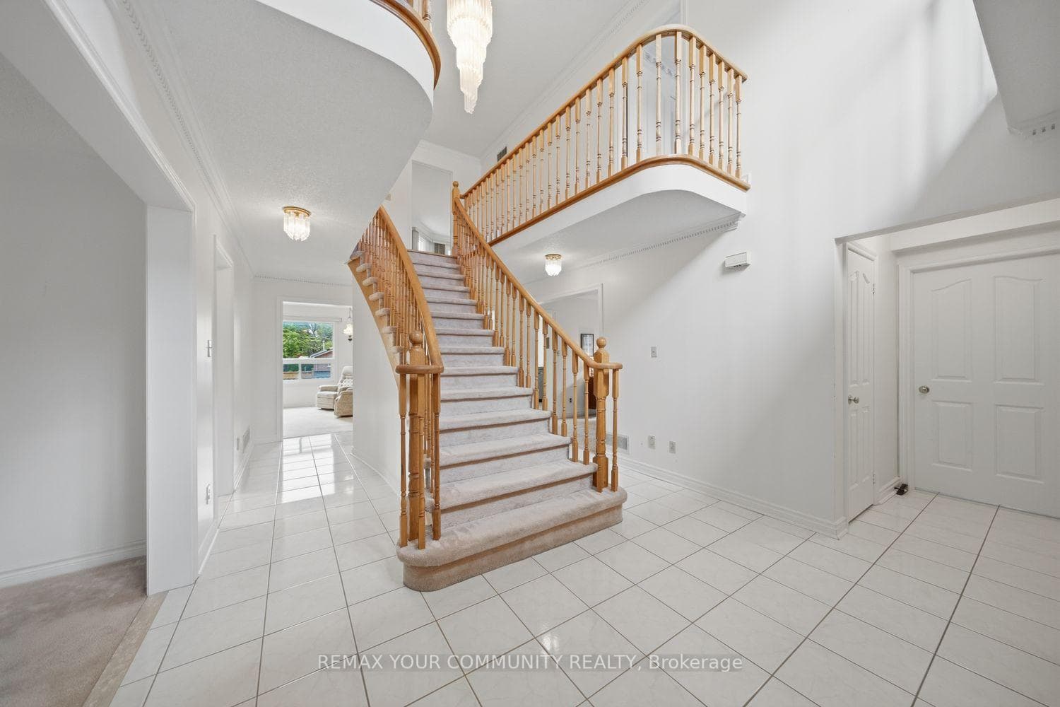 1198 Derrald Drive - Detached photo 8 of 50 in Oakville, Ontario