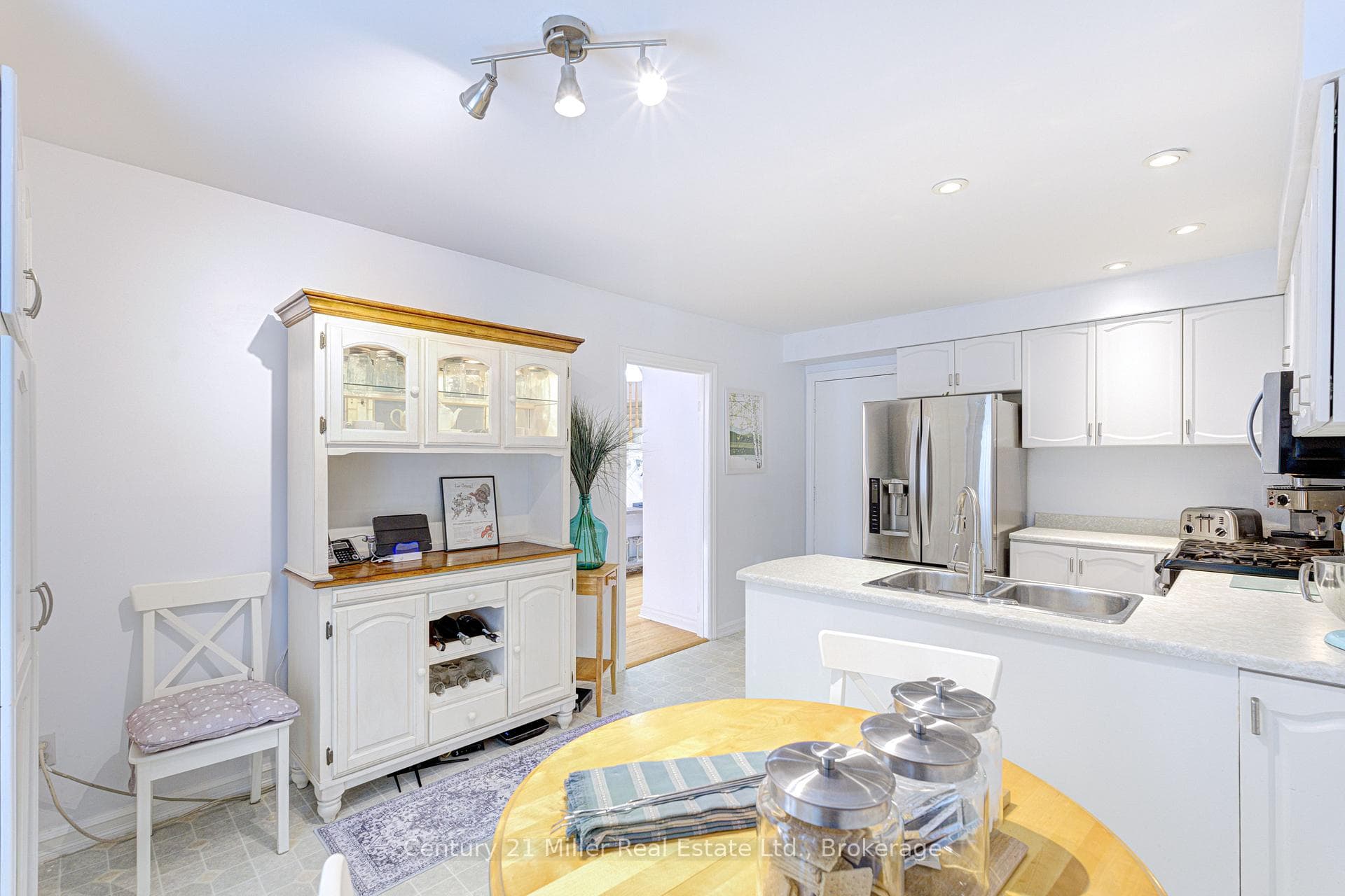 2256 MARGOT Street - Townhouse photo 14 of 46 in Oakville, Ontario