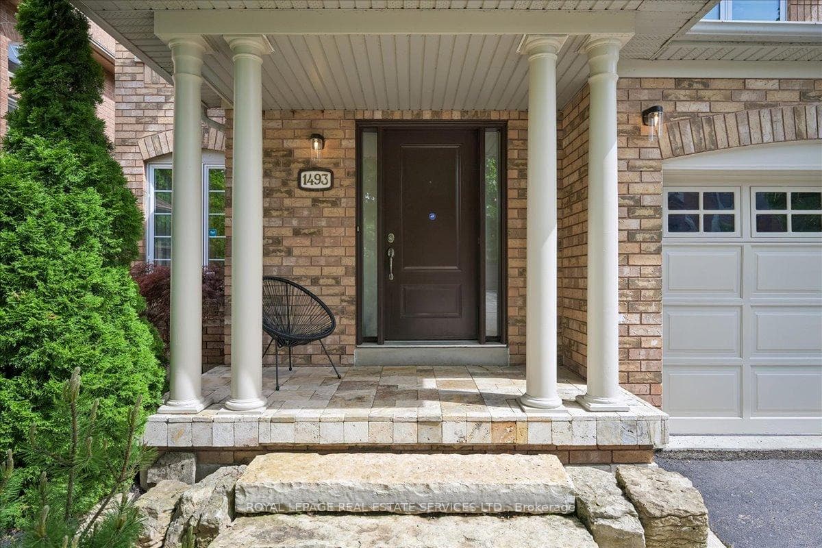 1493 Derby County Crescent - Detached photo 3 of 43 in Oakville, Ontario