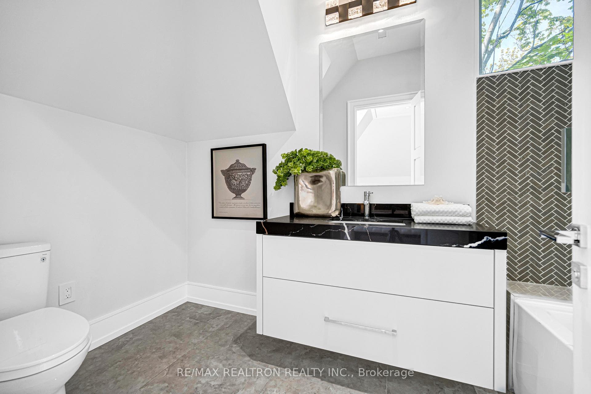 16 Ballyronan Road - Detached photo 30 of 37 in Don Mills / Parkwoods / Victoria Village, Ontario