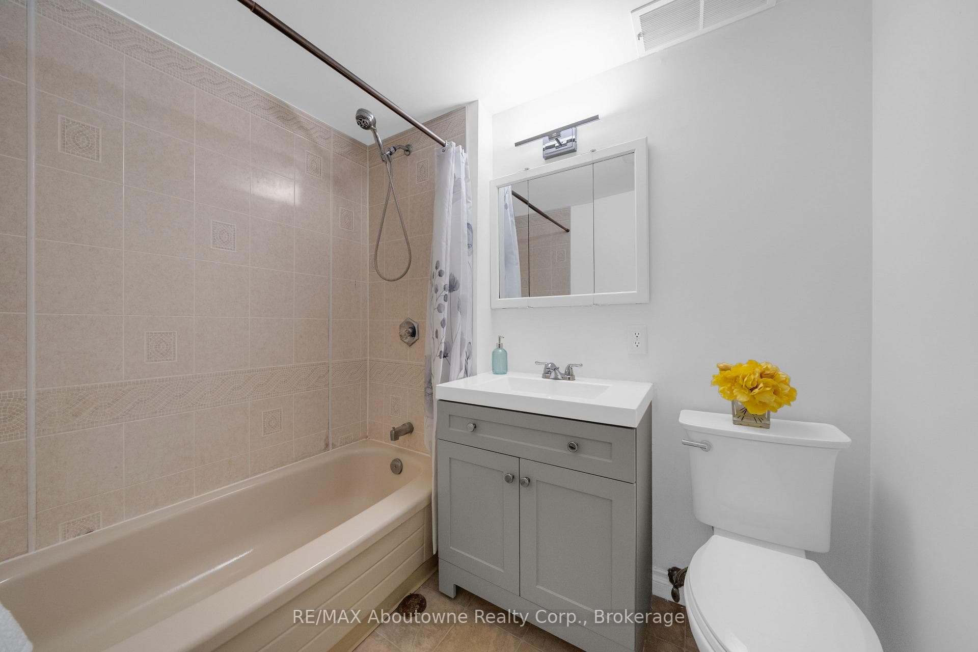 1270 Gainsborough Drive Unit 35 - Condo photo 23 of 50 in Oakville, Ontario