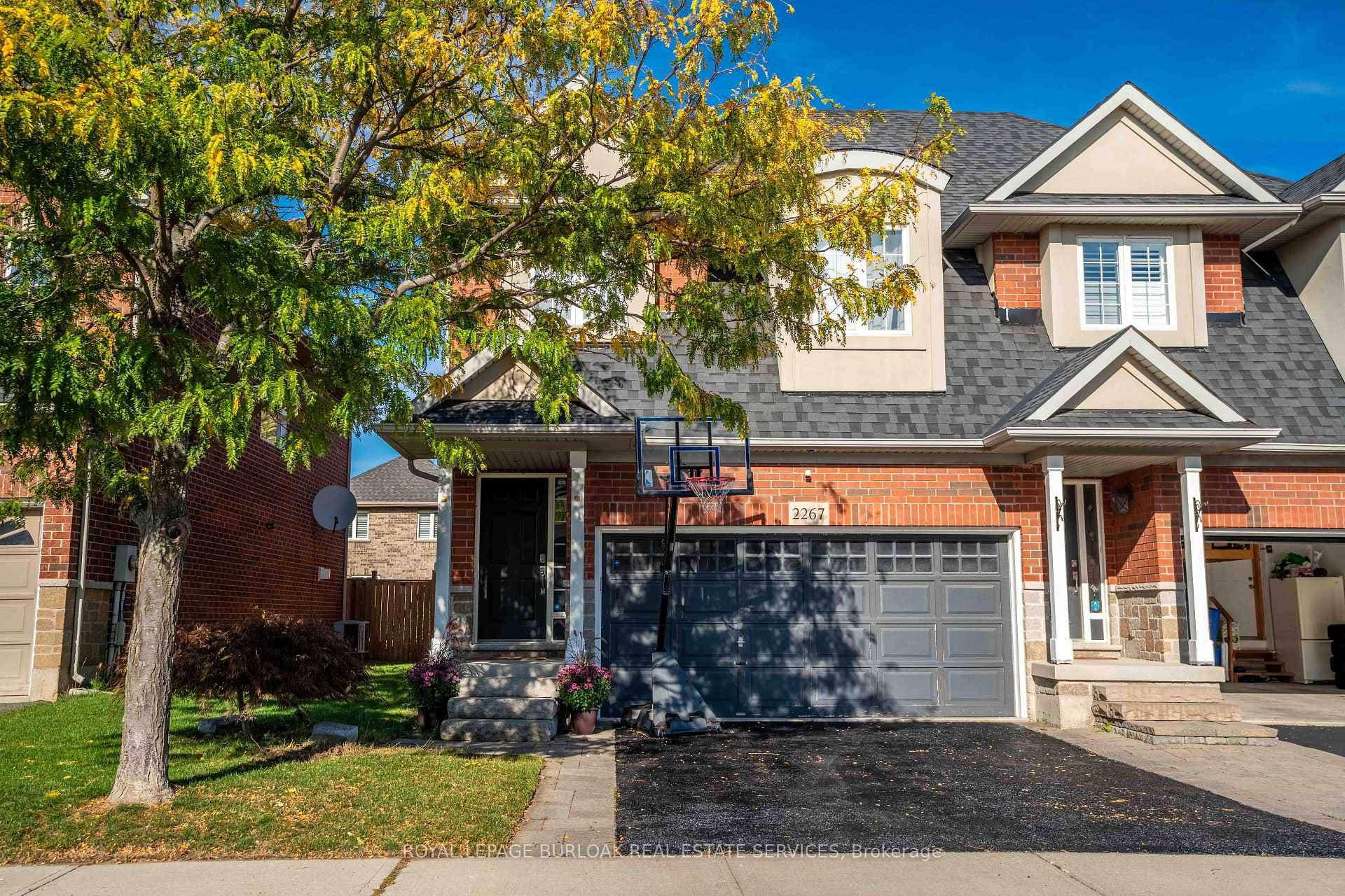 2267 Whistling Springs Crescent - home for sale in Oakville, Ontario