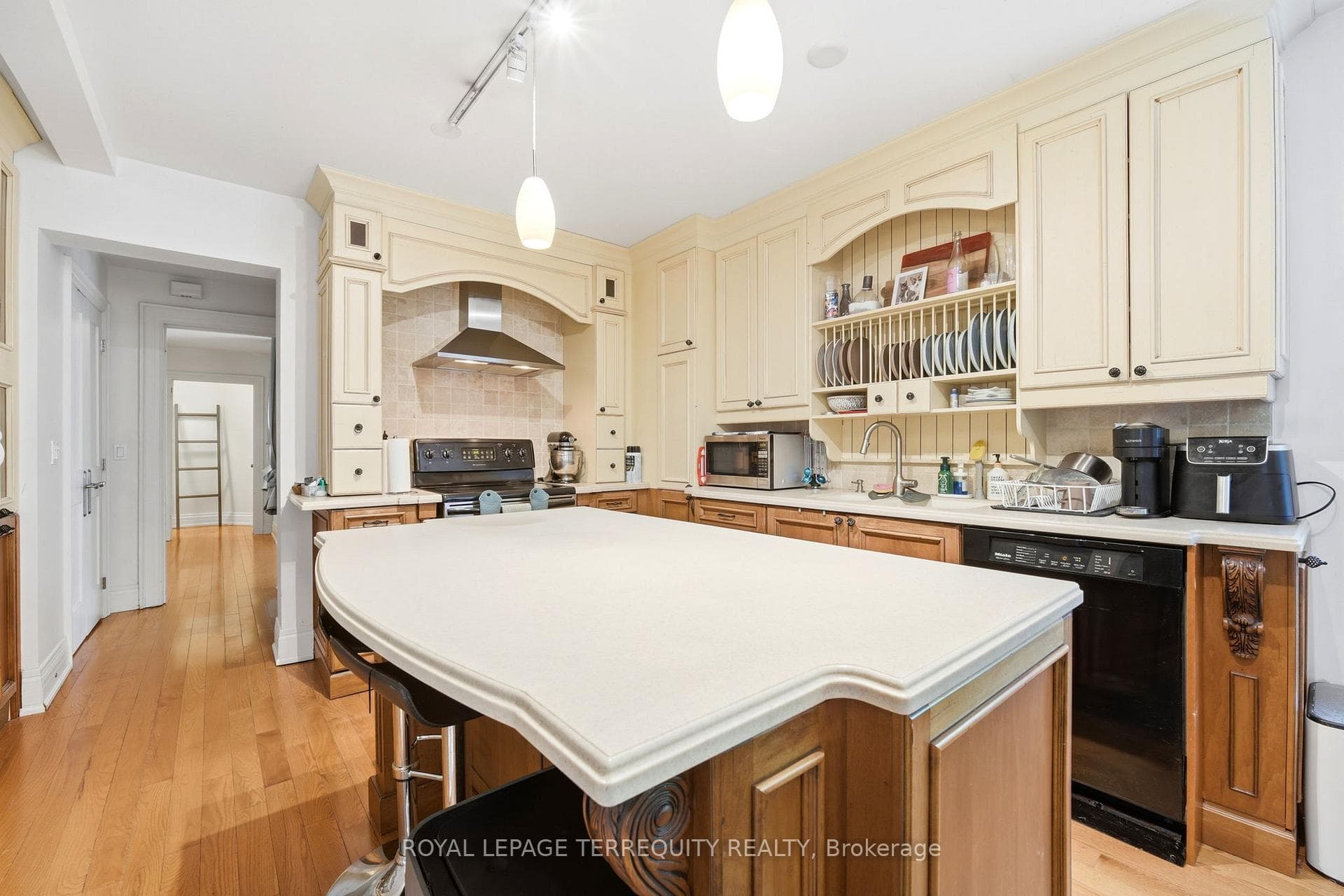 100 Admiral Road - Semi-Detached photo 26 of 34 in Annex / Yorkville / Summerhill, Ontario