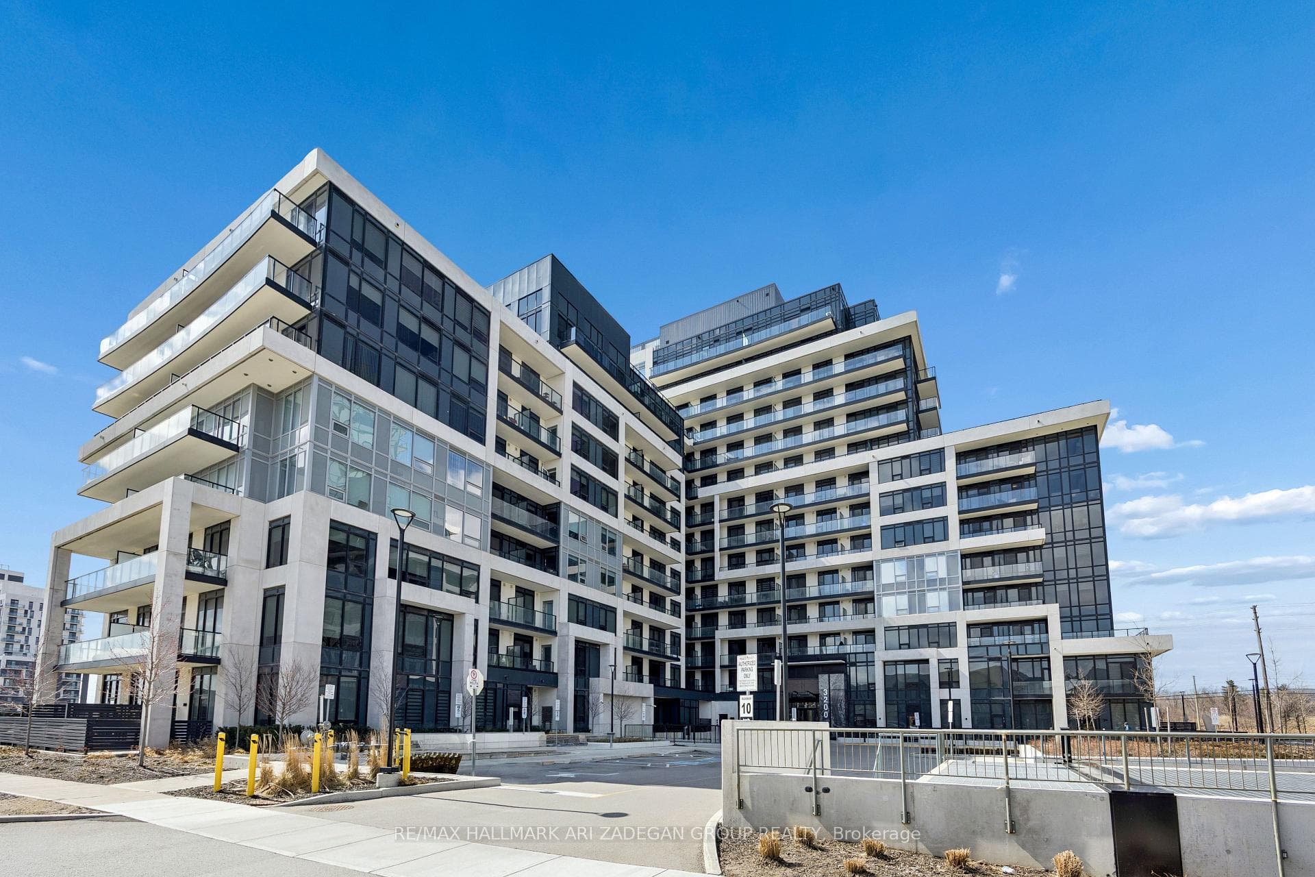 3200 William Coltson Avenue Unit 1302 - Condo for sale in Glen Abbey, Ontario