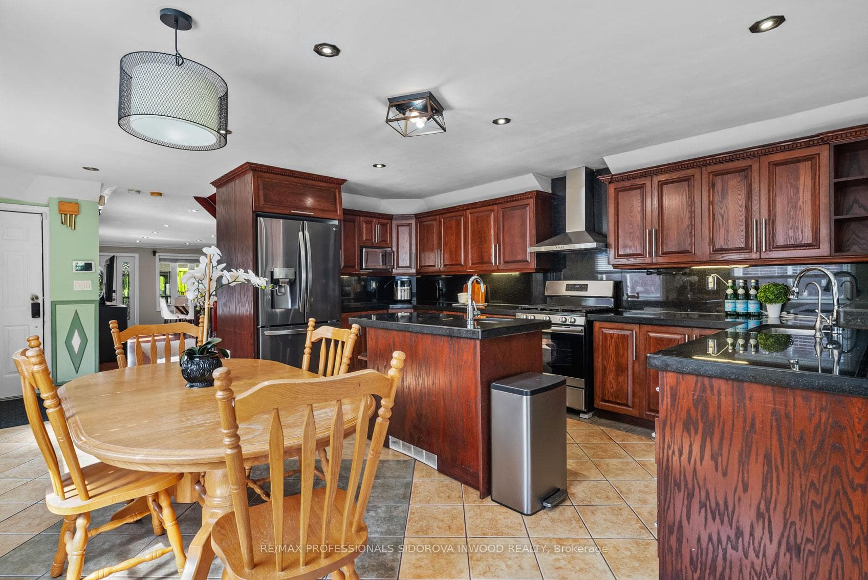 197 Lambton Avenue - Detached photo 12 of 46 in Keelesdale / Eglinton West, Ontario