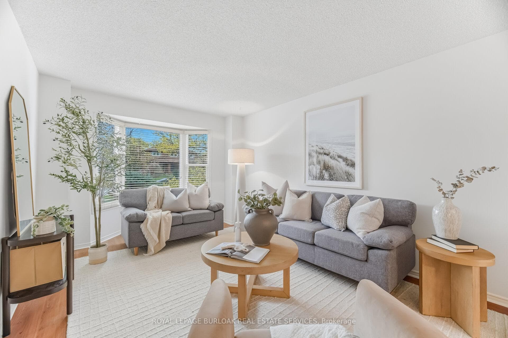 1004 Roxborough Drive - Detached photo 8 of 50 in Oakville, Ontario