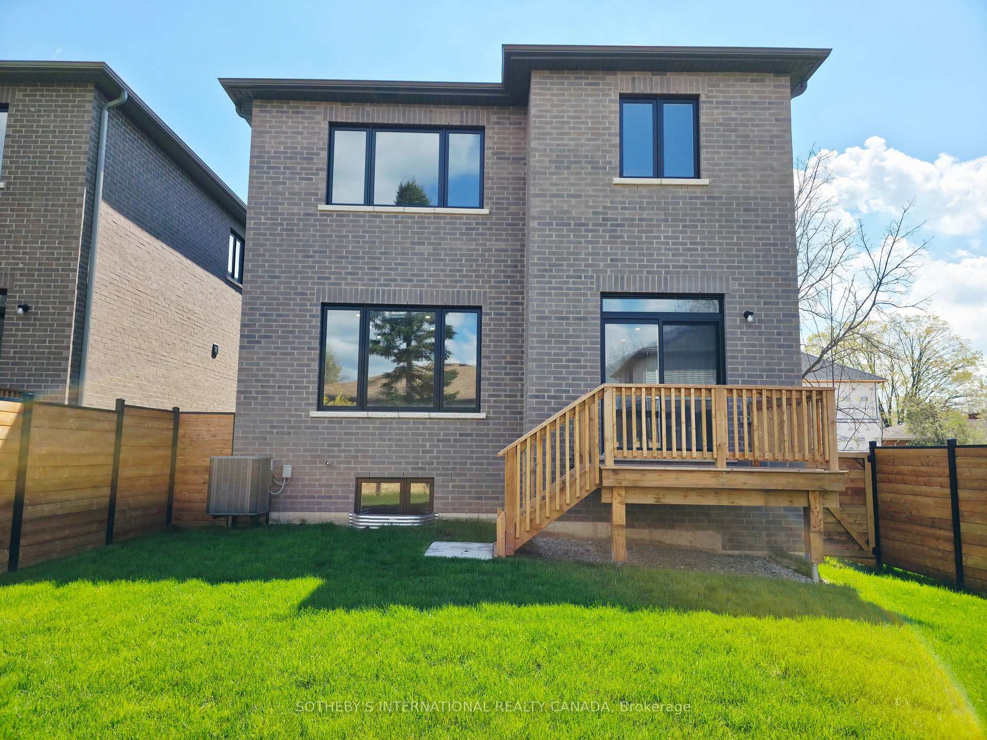 516 Markay Common - Detached photo 17 of 24 in Burlington, Ontario