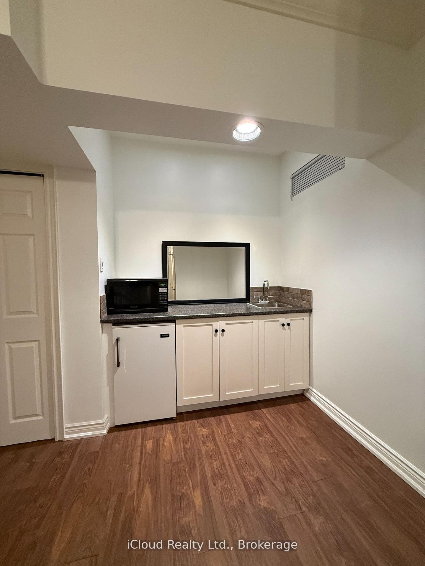 2067 Hunters Wood Drive - Detached photo 20 of 23 in Burlington, Ontario