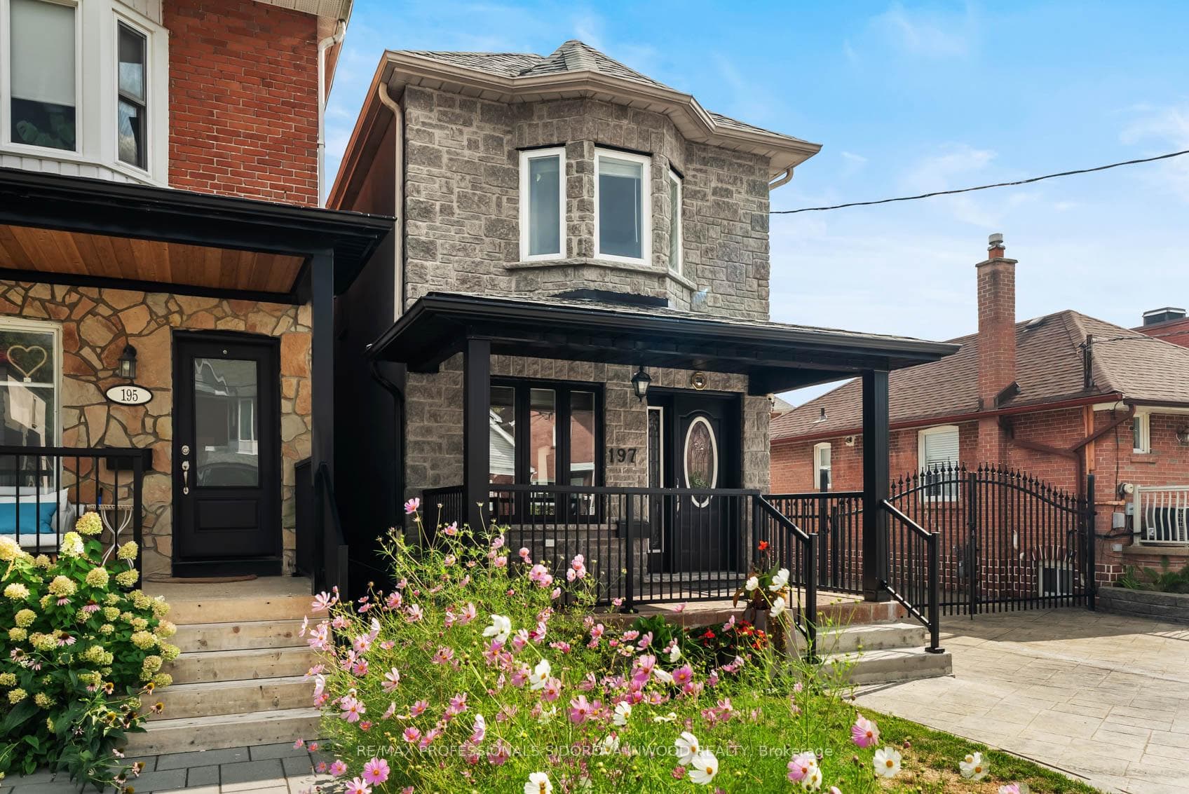 197 Lambton Avenue - Detached photo 2 of 46 in Keelesdale / Eglinton West, Ontario