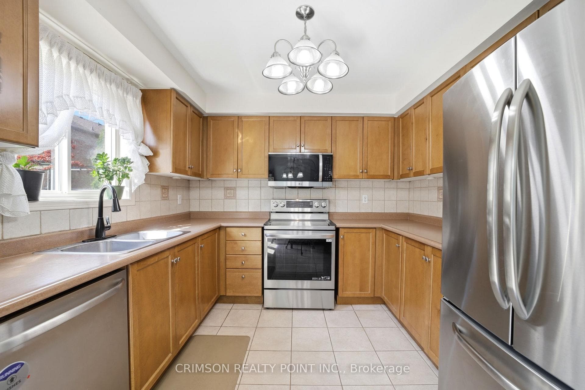 42 Dawson Crescent - Townhouse photo 6 of 37 in Milton, Ontario
