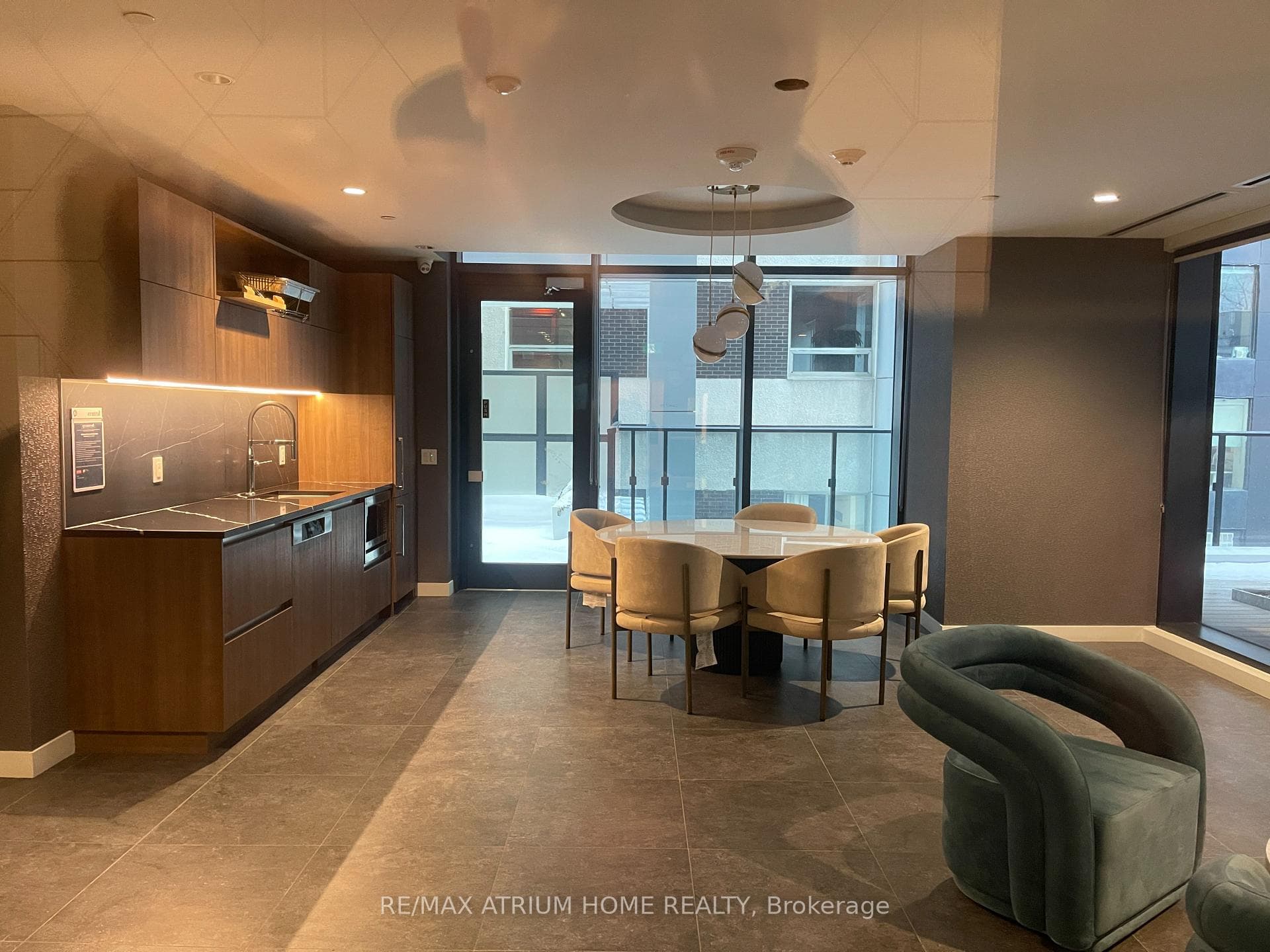 38 Widmer Street Unit 2208 - Condo photo 16 of 21 in Downtown Toronto / Waterfront, Ontario