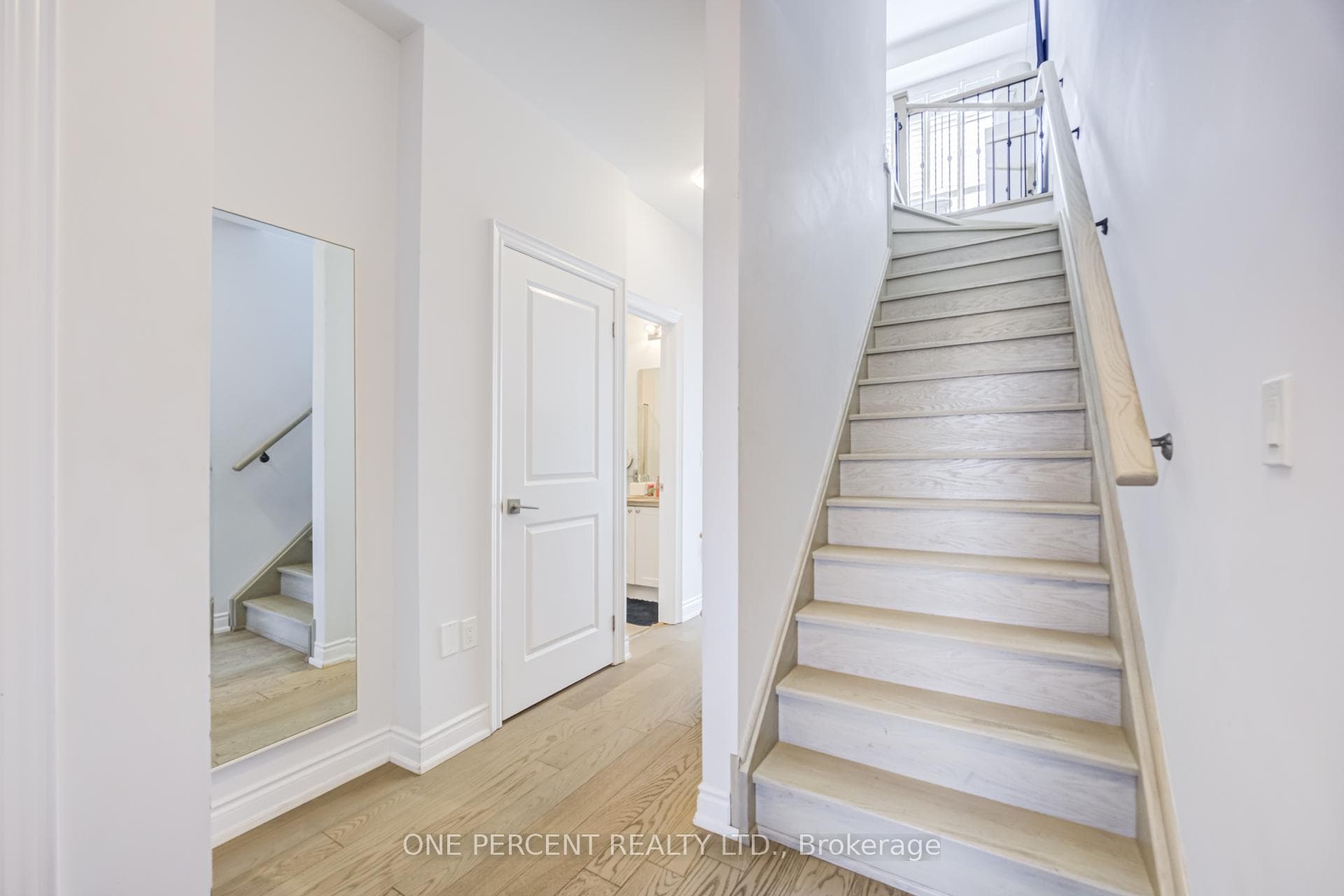656 Tupelo Court - Townhouse photo 6 of 45 in Mississauga, Ontario