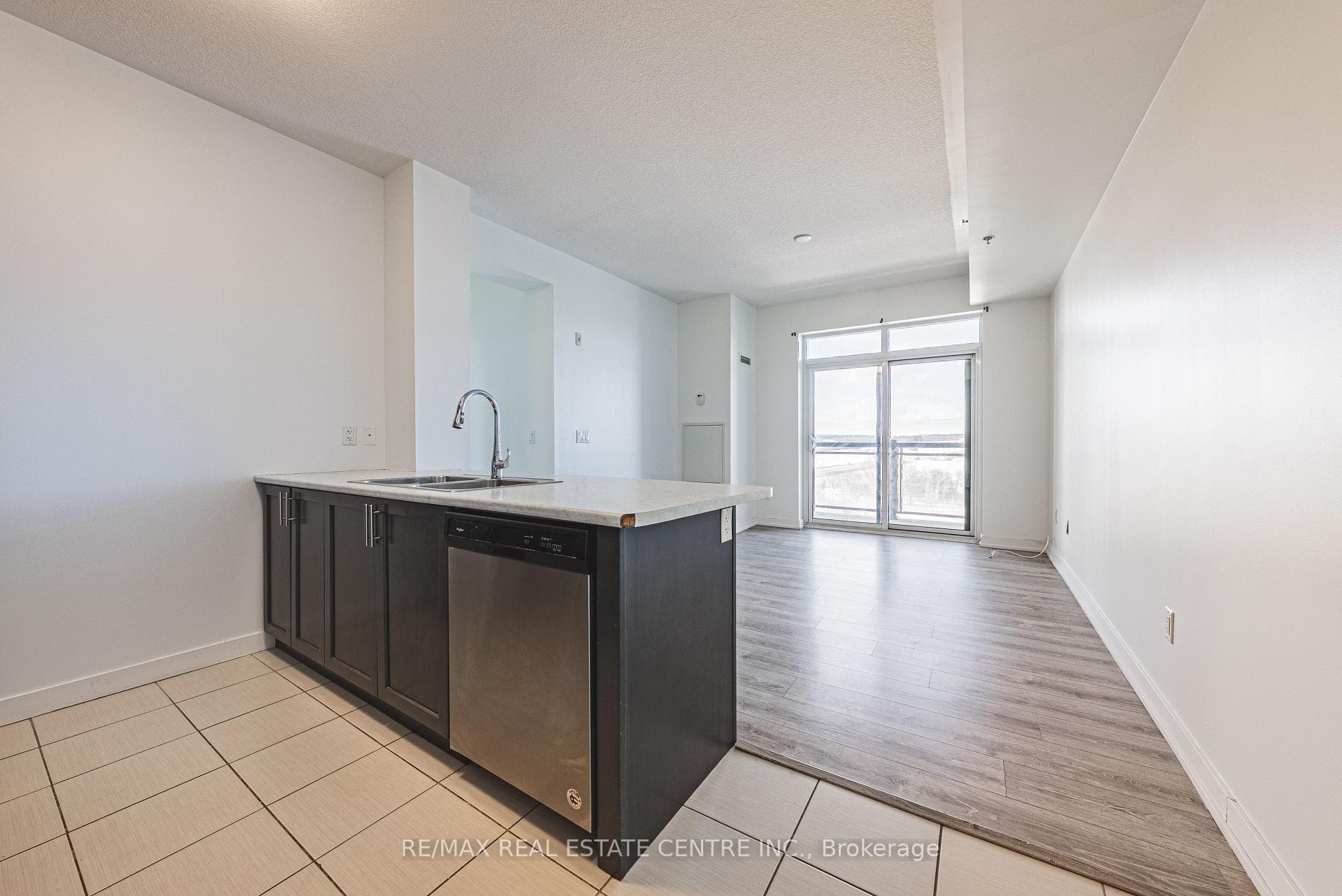 2486 Old Bronte Road Unit 706 - Condo photo 6 of 38 in Oakville, Ontario
