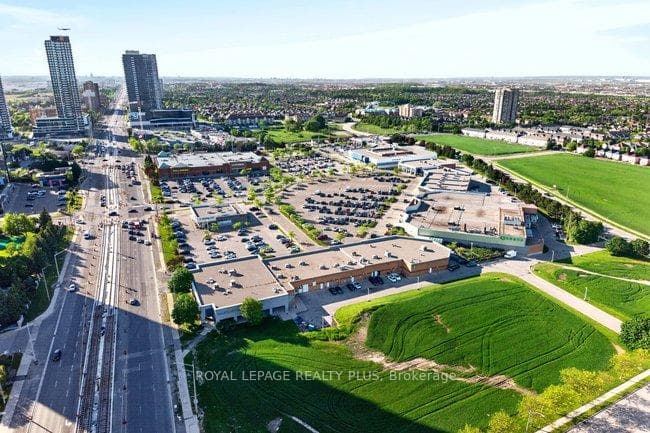 35 Kingsbridge Garden Circle Unit TPH4 - Condo photo 43 of 50 in Mississauga, Ontario
