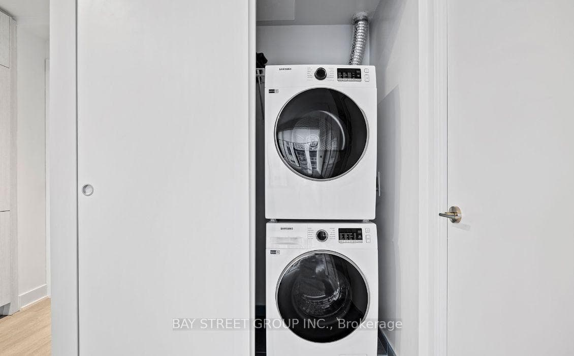 8 cumberland Street Unit 2009 - Condo photo 11 of 19 in Annex / Yorkville / Summerhill, Ontario