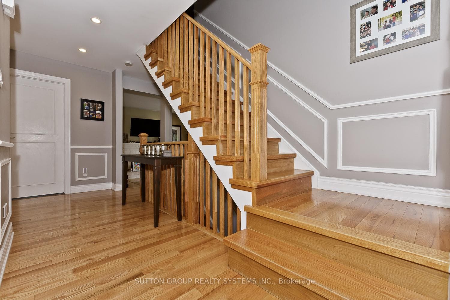 6686 Barrisdale Drive - Detached photo 9 of 47 in Mississauga, Ontario