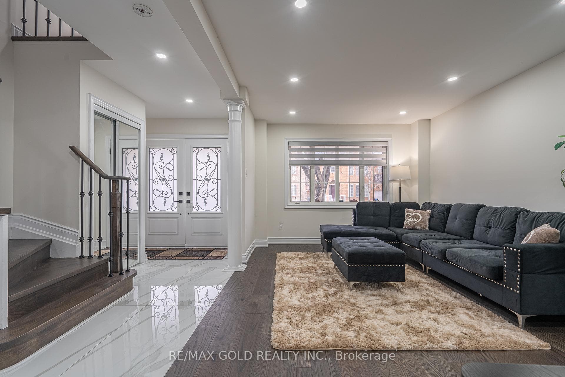 6 Meadow Glade Road - Detached photo 2 of 36 in Brampton, Ontario