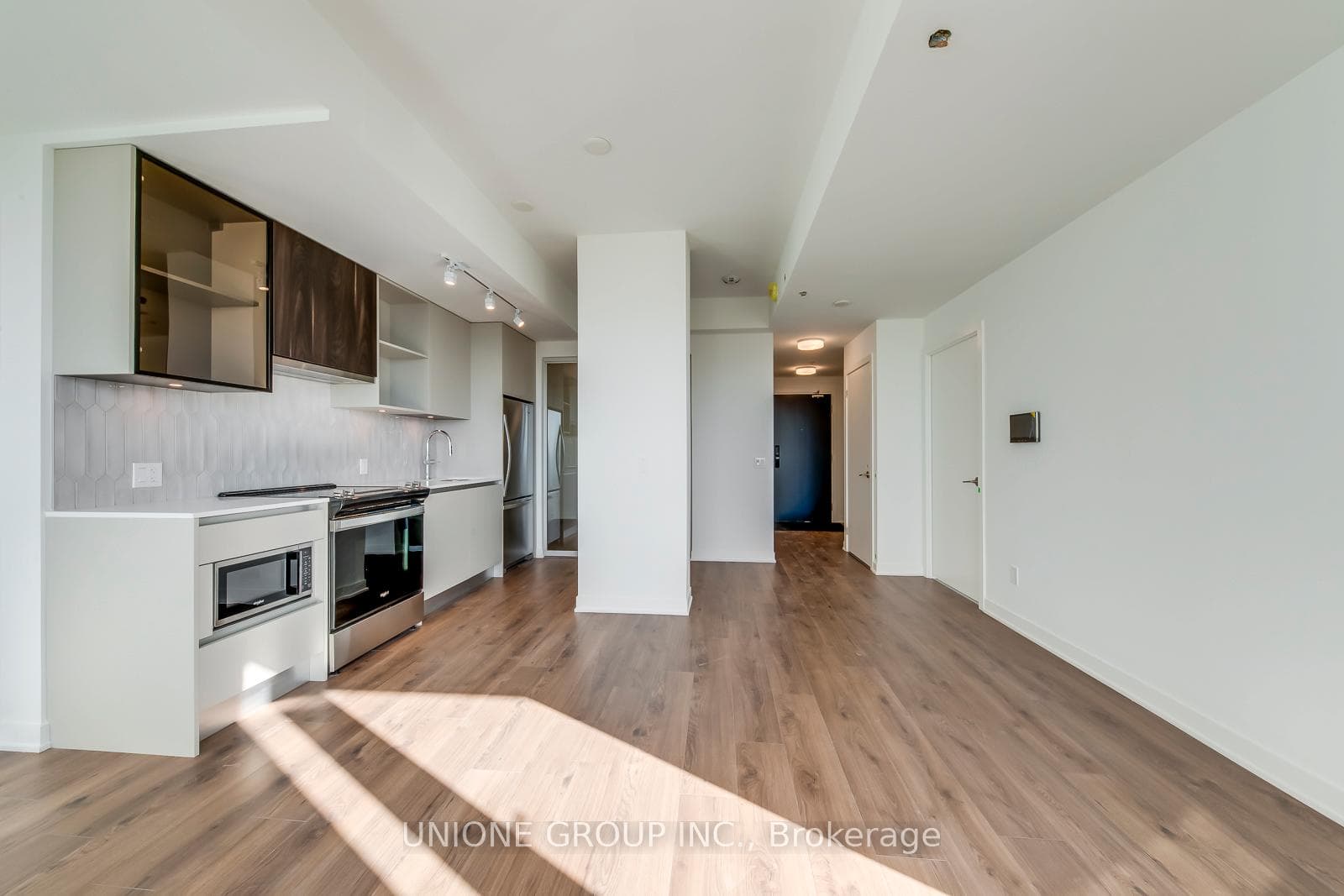 405 Dundas Street Unit 407 - Condo photo 13 of 26 in Oakville, Ontario
