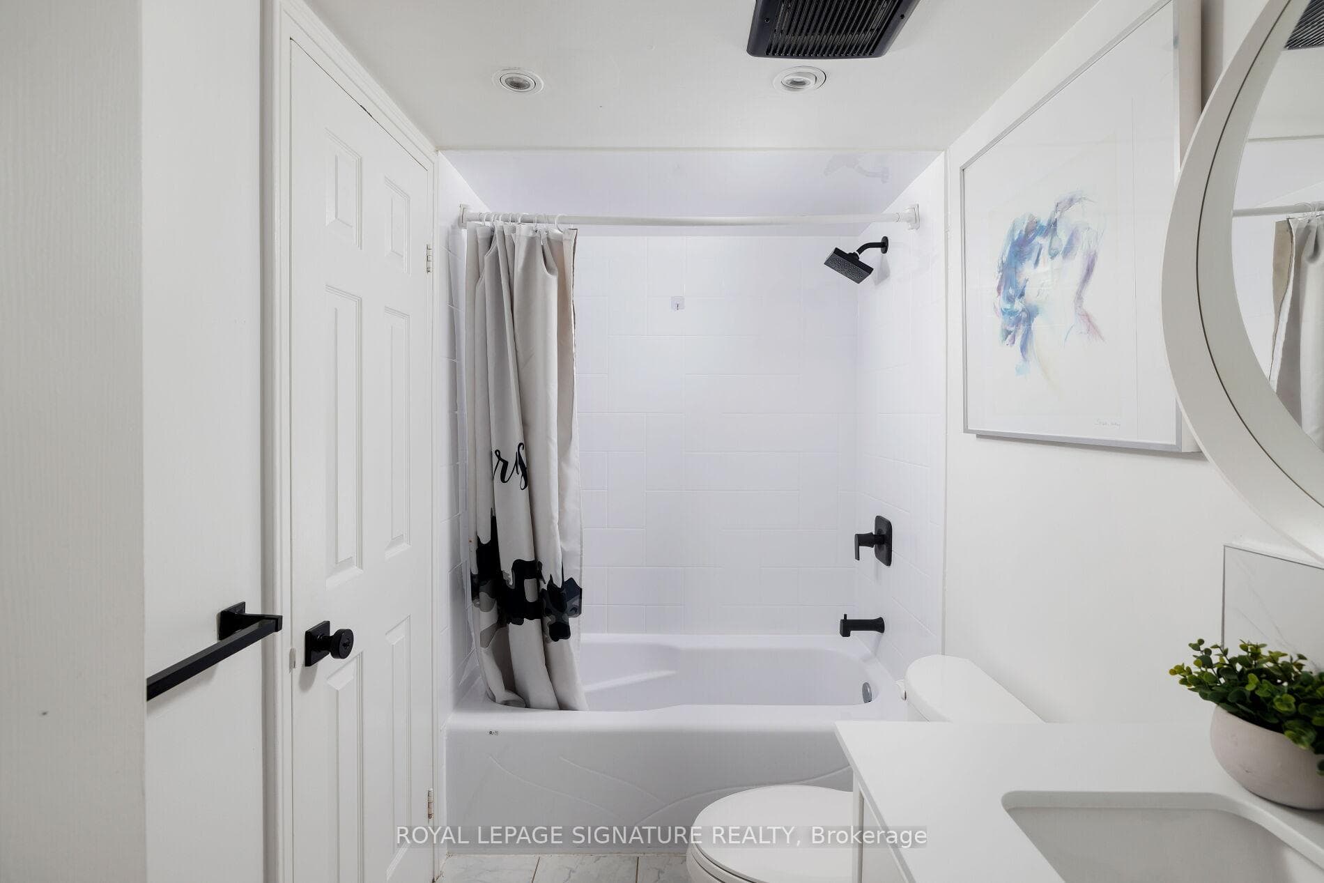 880 Dundas Street Unit 909 - Condo photo 14 of 25 in Mississauga, Ontario
