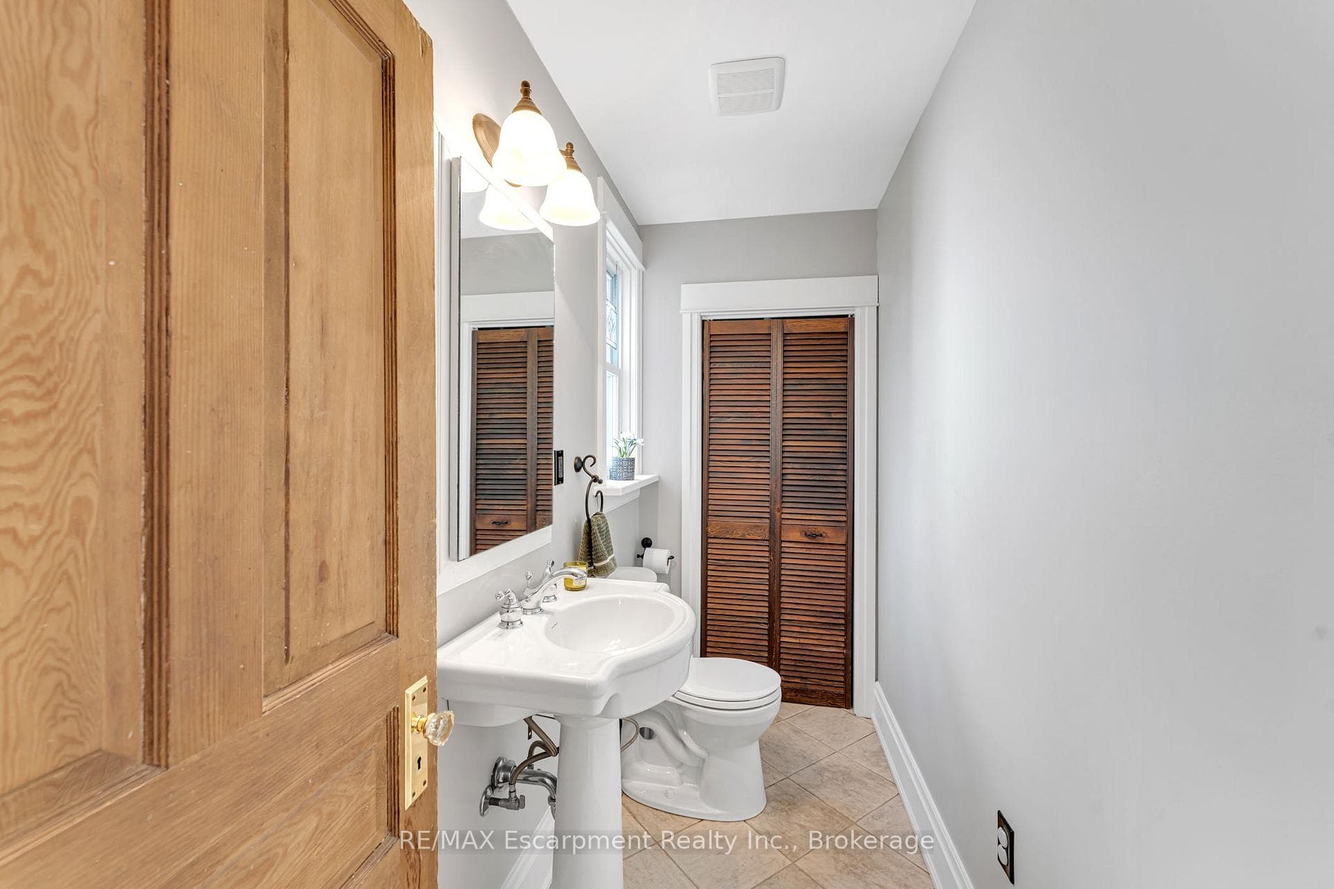 546 HURD Avenue - Detached photo 14 of 46 in Burlington, Ontario