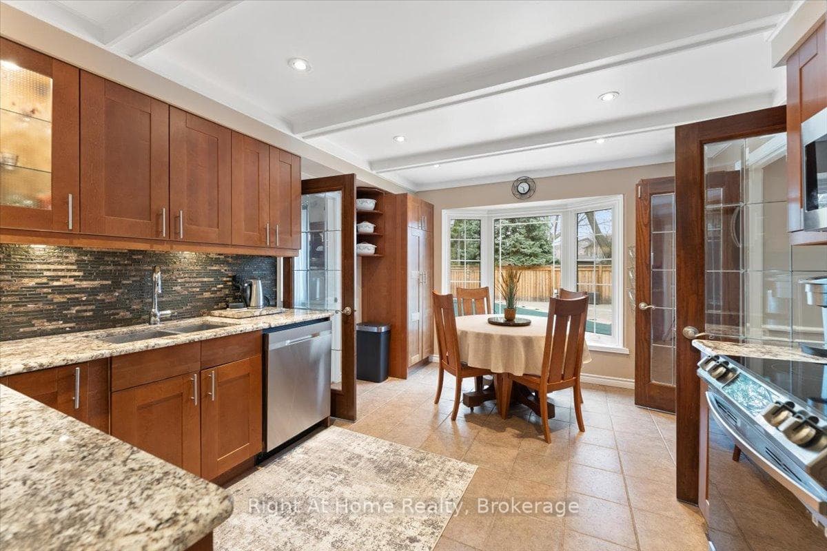 437 Shoreacres Road - Detached photo 12 of 50 in Burlington, Ontario