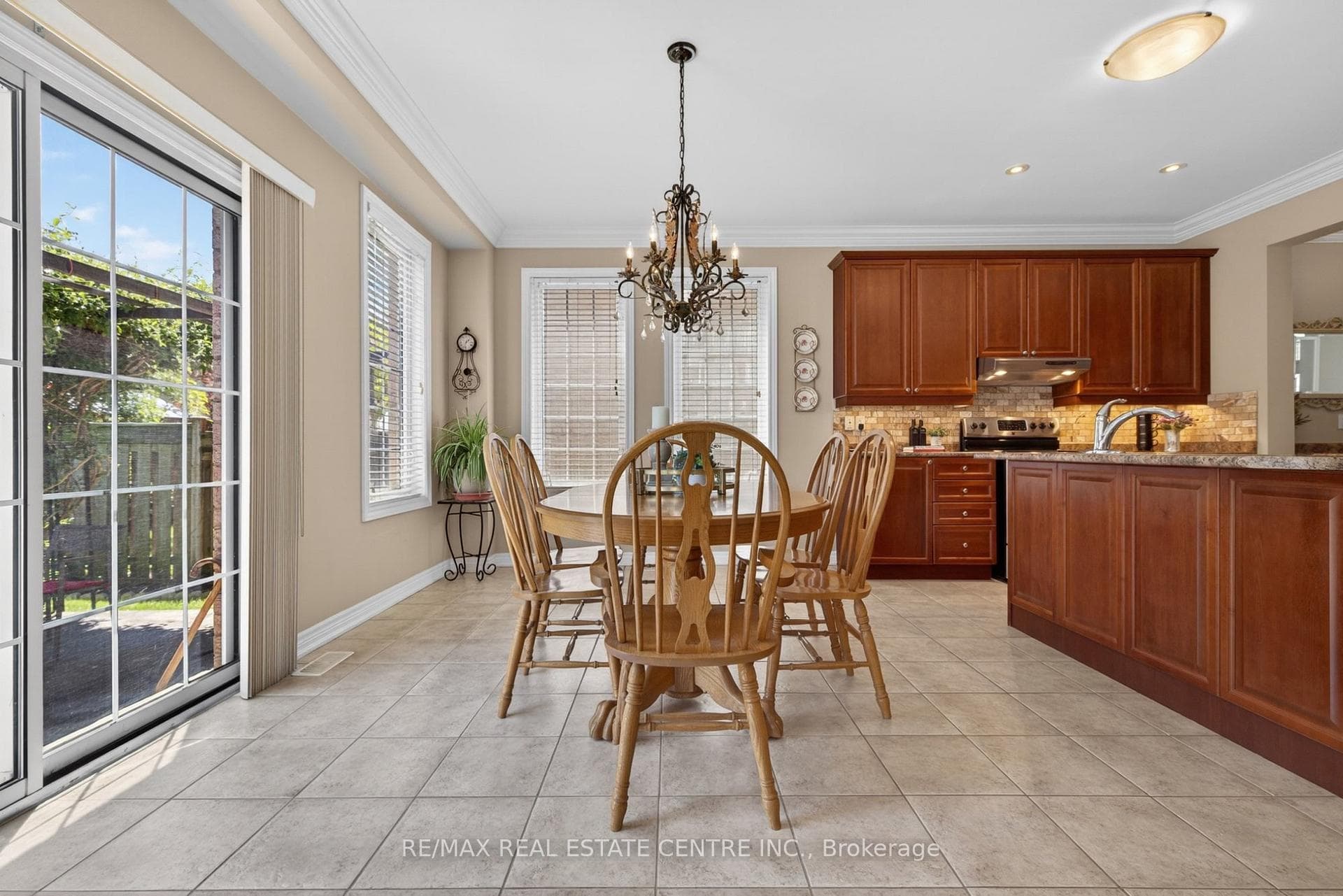 1022 Laidlaw Drive - Detached photo 13 of 50 in Milton, Ontario