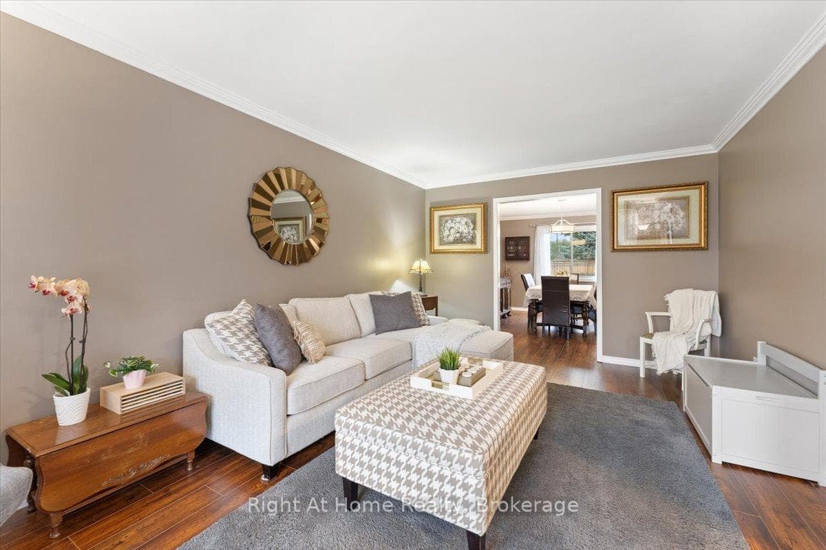 437 Shoreacres Road - Detached photo 10 of 50 in Burlington, Ontario
