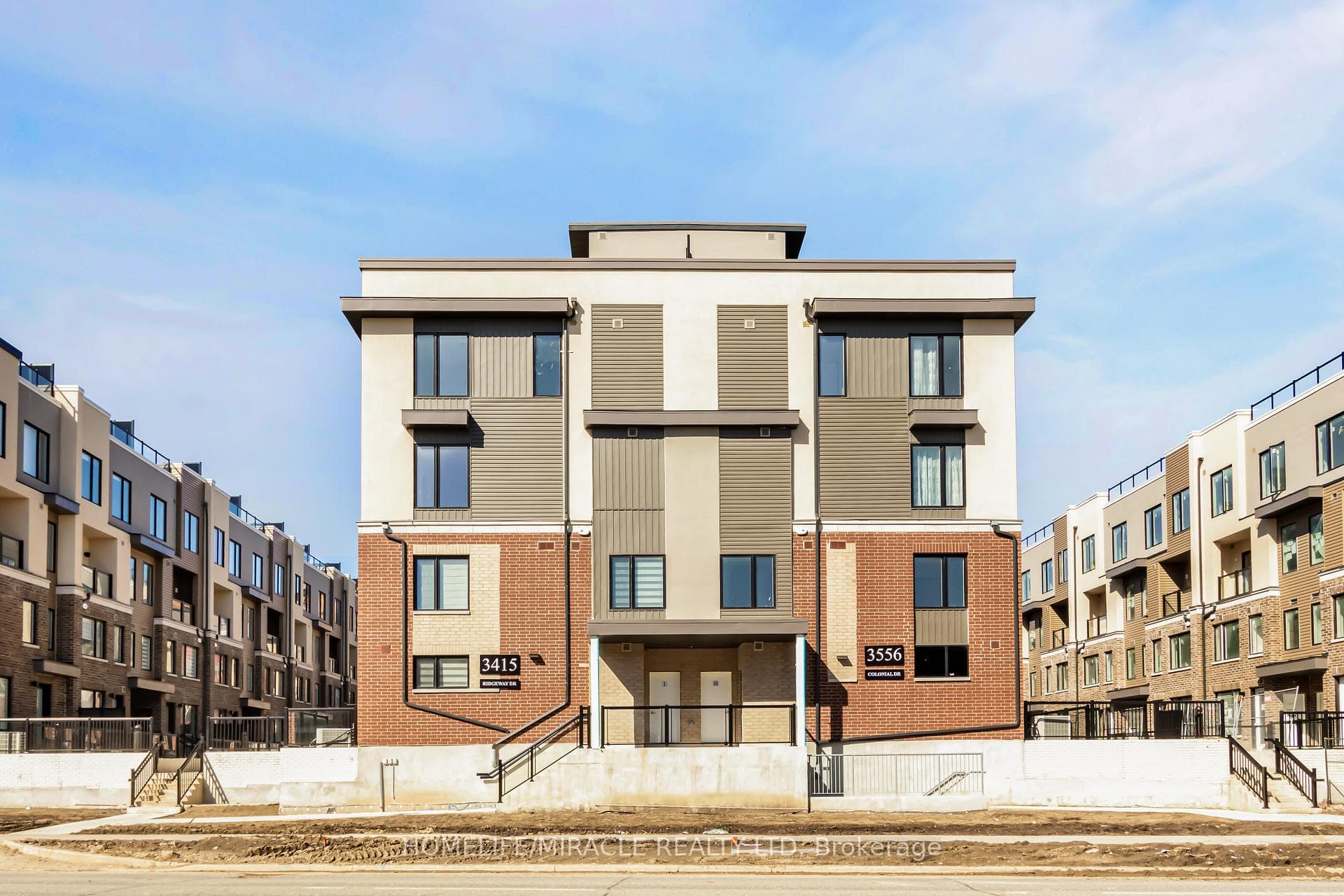 3415 Ridgeway Drive Unit 16 - home for sale in Mississauga, Ontario