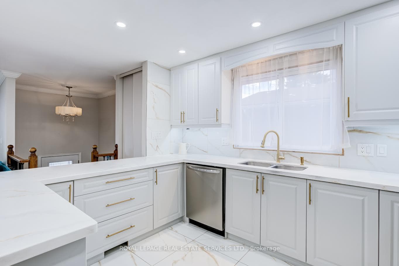 195 Cullum Court - Semi-Detached photo 8 of 43 in Burlington, Ontario