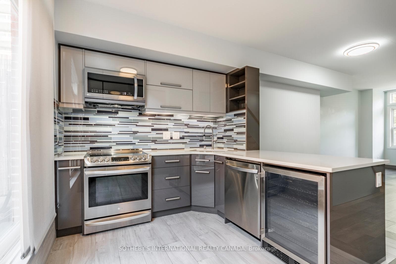 30 Michael Power Place - Condo photo 14 of 49 in Etobicoke (Islington / Rexdale), Ontario