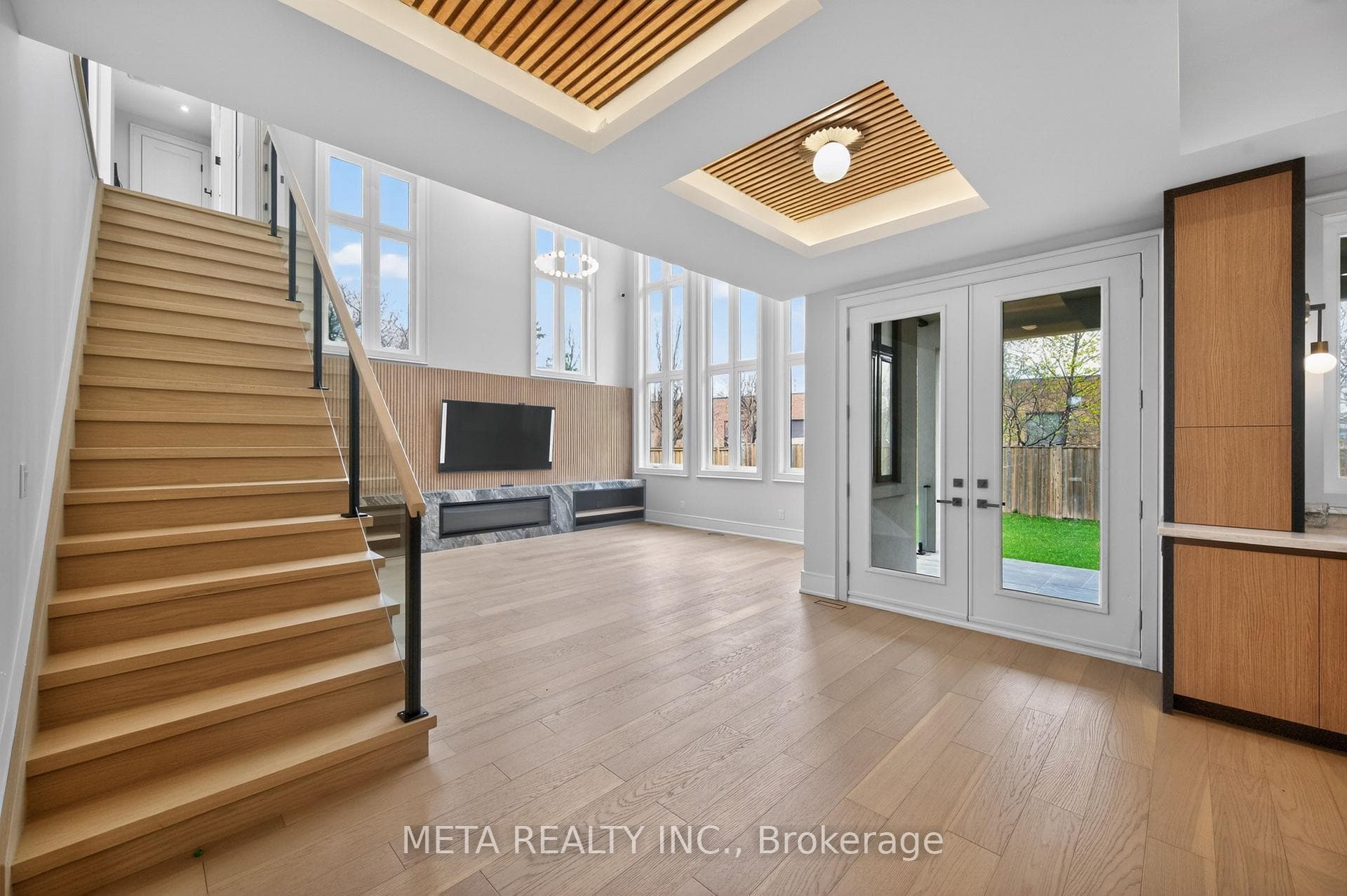 1035 Pinegrove Road - Detached photo 10 of 27 in Oakville, Ontario