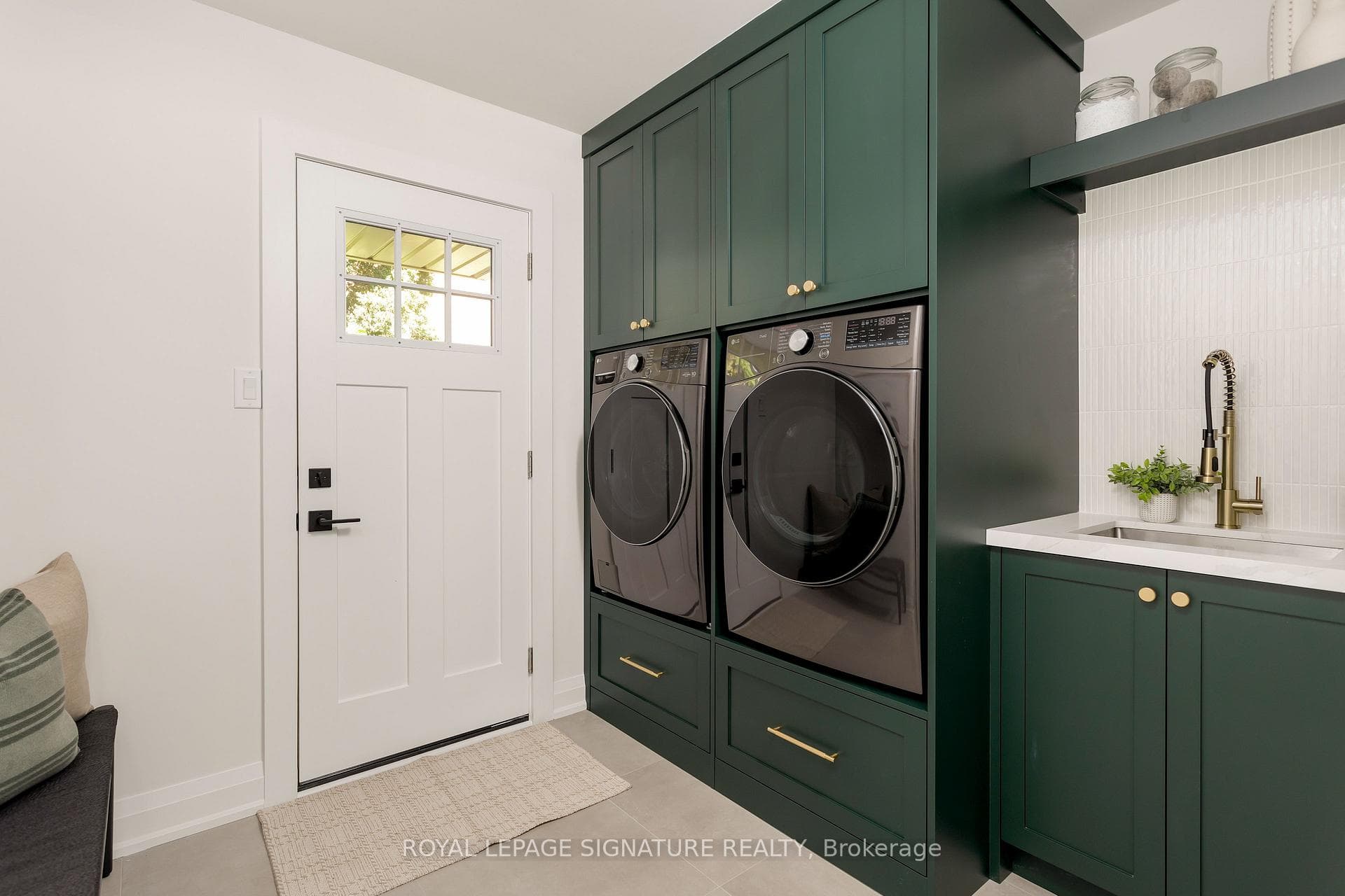 1026 Oak Meadow Road - Detached photo 21 of 50 in Oakville, Ontario