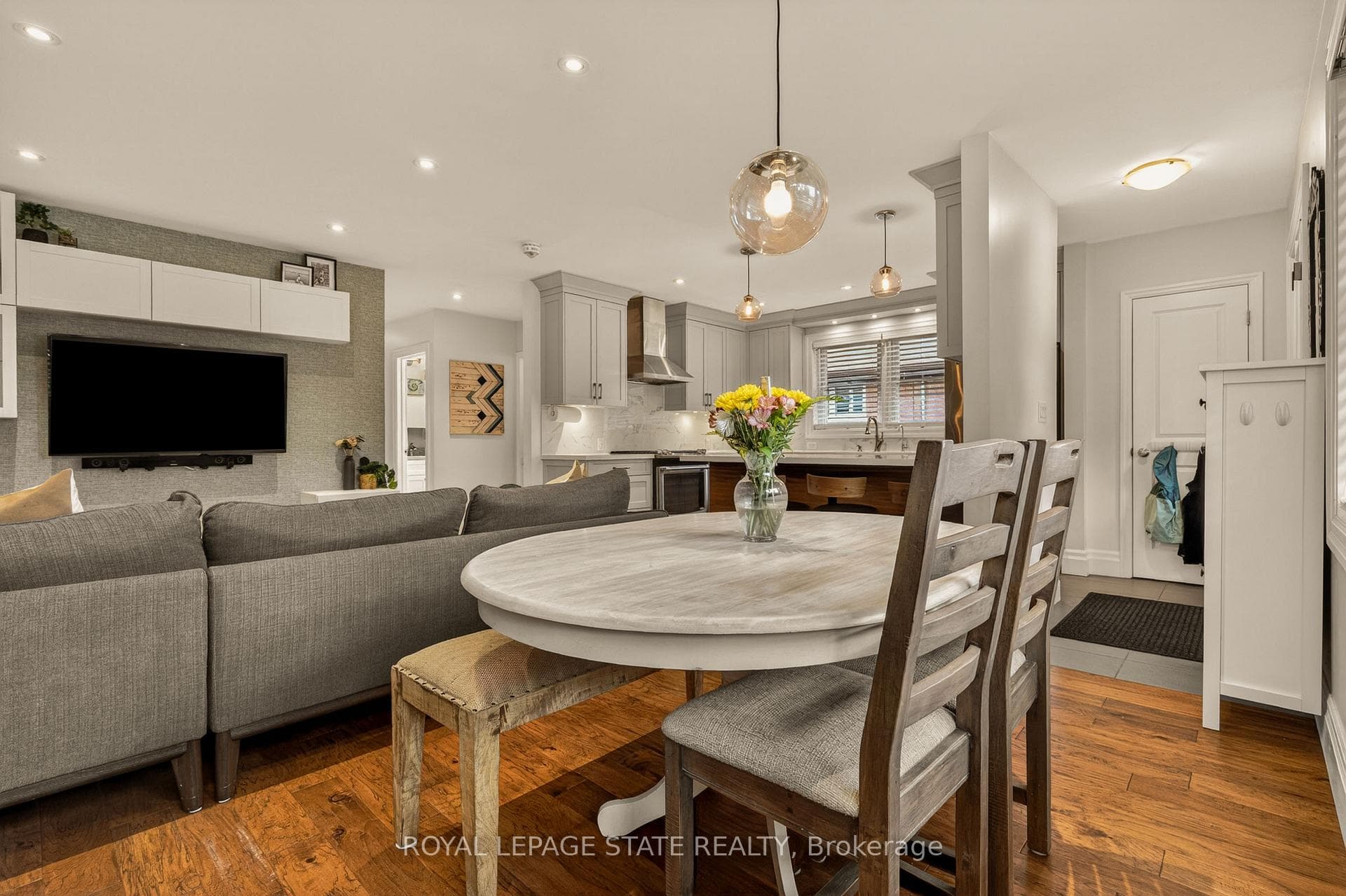 1396 Niels Avenue - Detached photo 12 of 50 in Burlington, Ontario