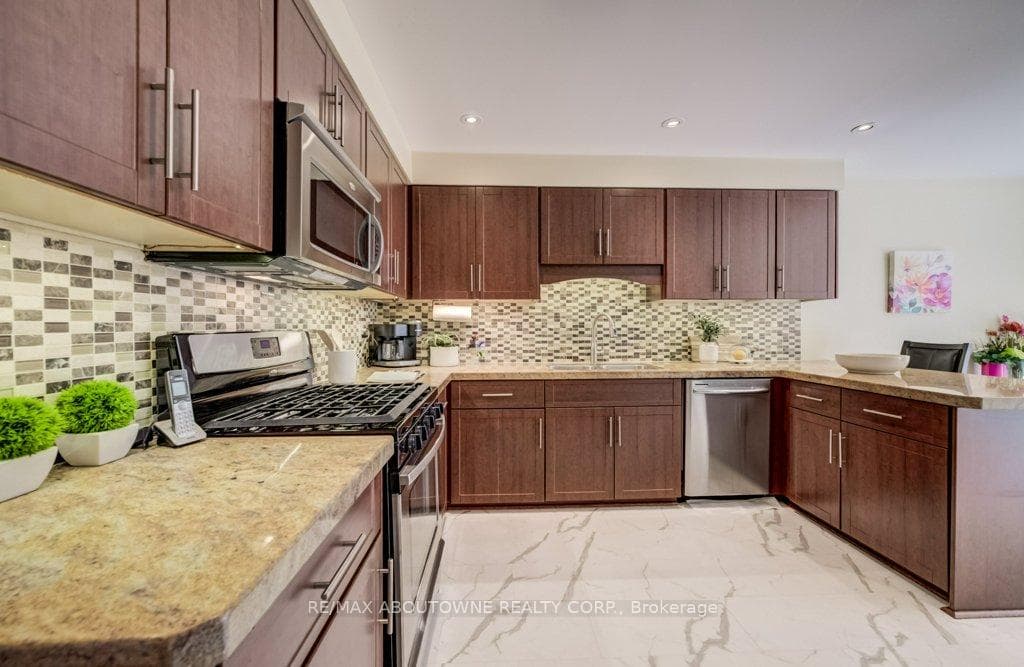 1300 Old Bridle Path - Detached photo 3 of 43 in Oakville, Ontario