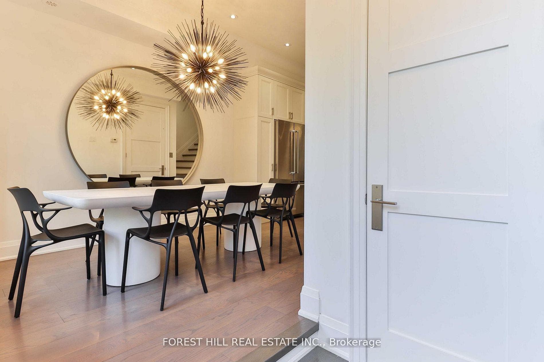 51B Burnaby Boulevard - Townhouse photo 3 of 31 in Forest Hill / Deer Park, Ontario